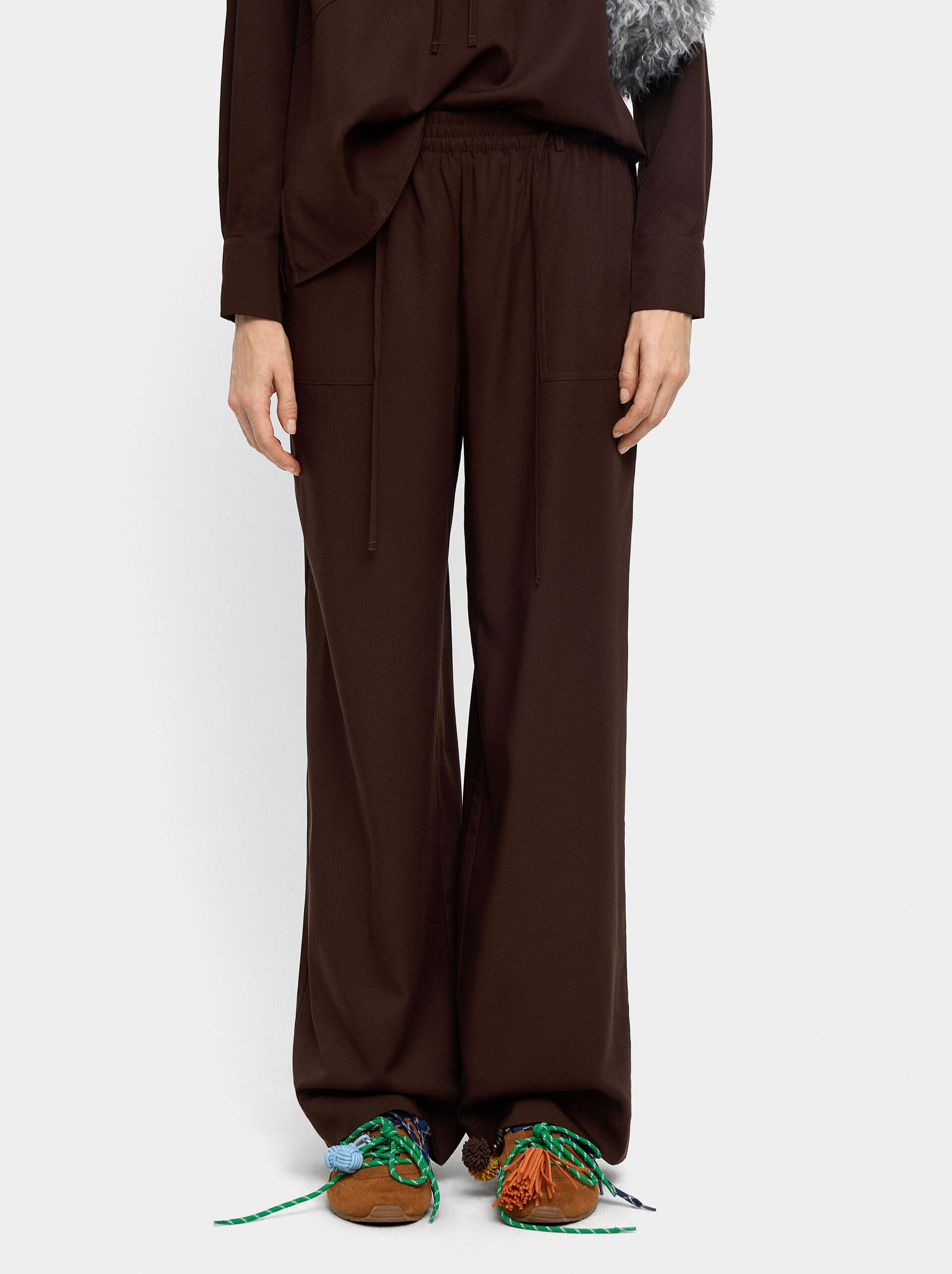 Elastic waist trousers with pockets image number 1.0