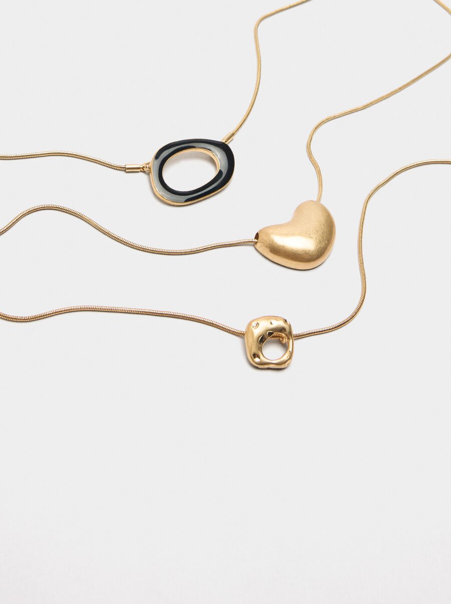 Set of necklaces with pendants