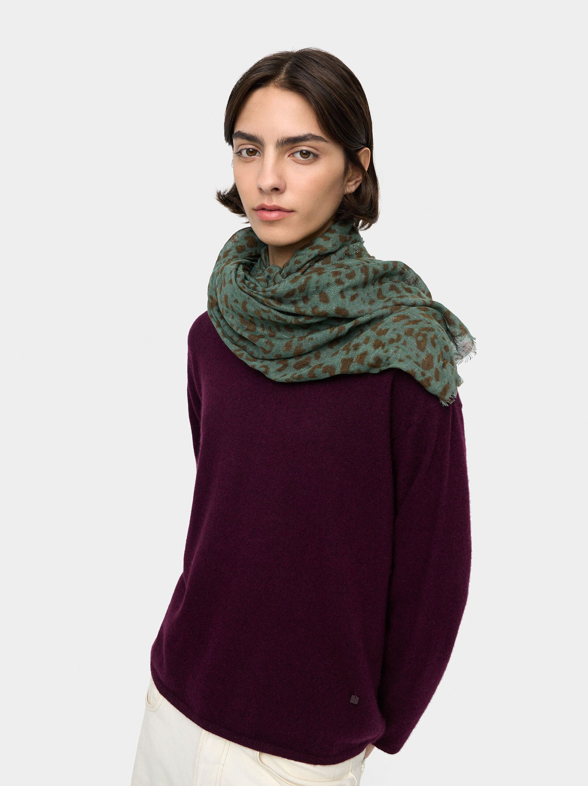 Printed scarf with linen image number 1.0