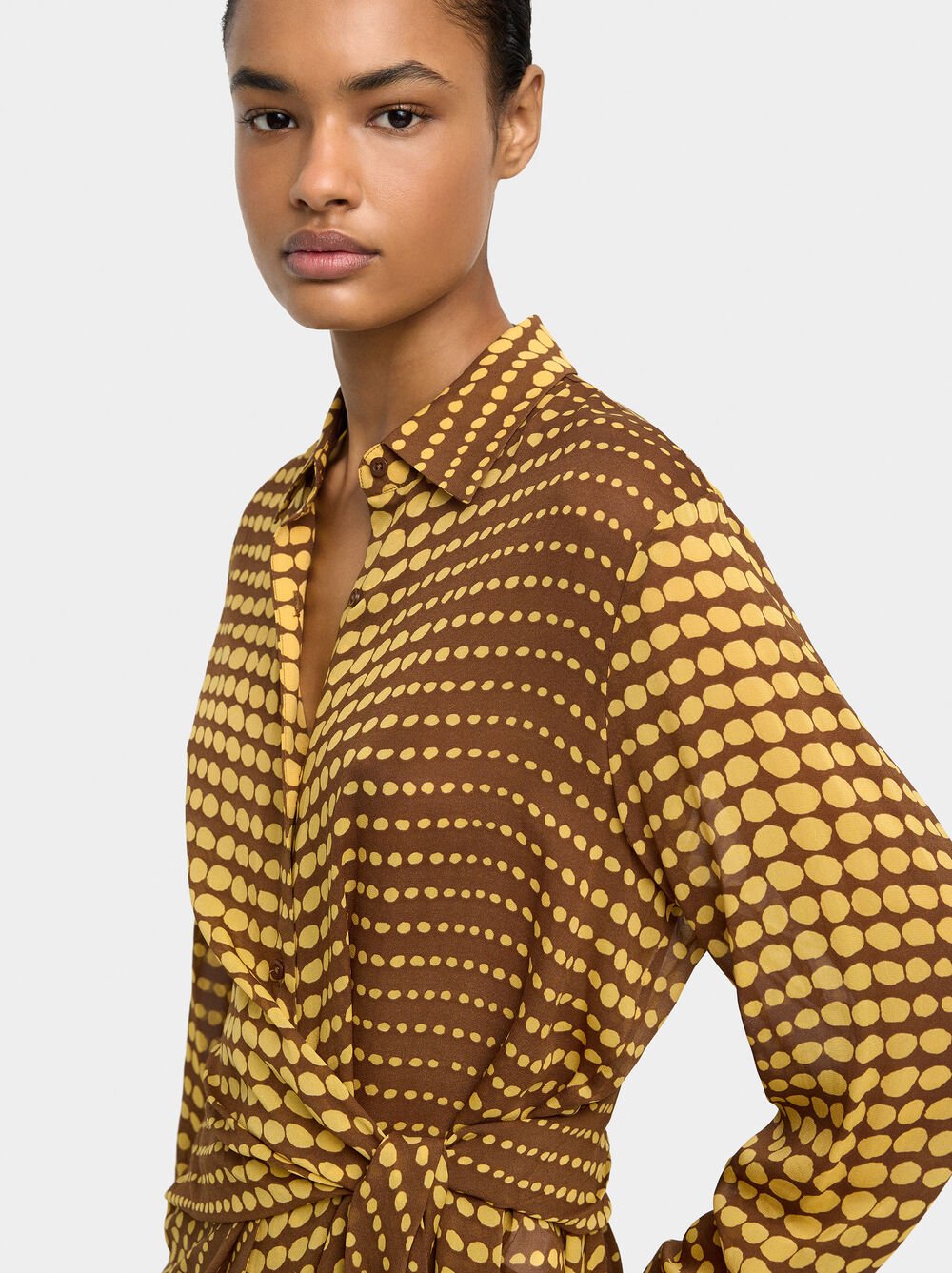 Printed shirt with knot