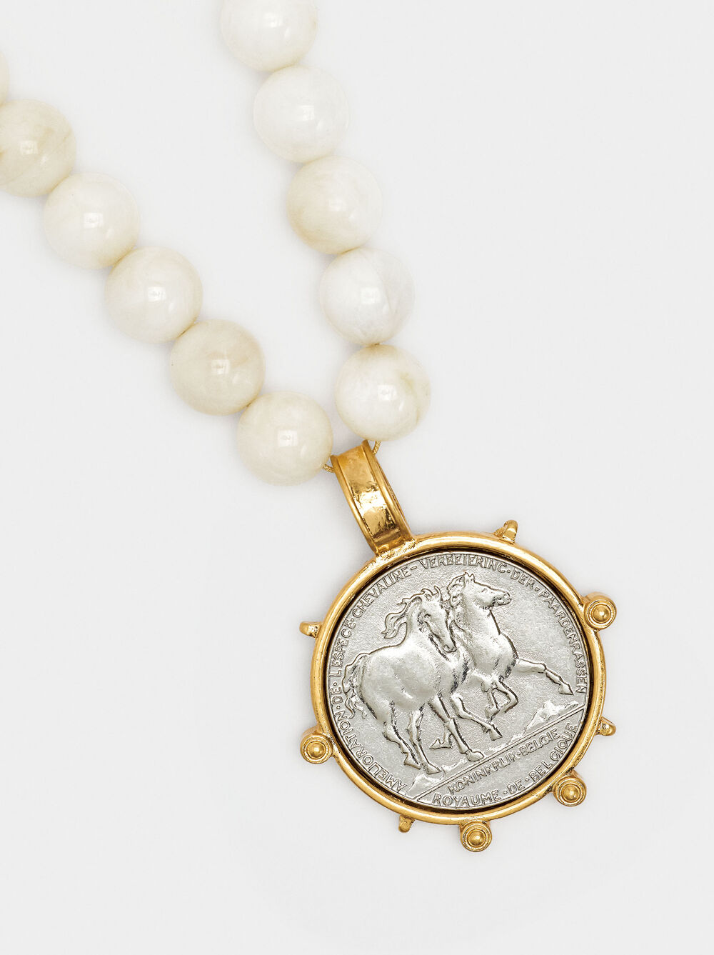 Necklace of beads with bicolor coin