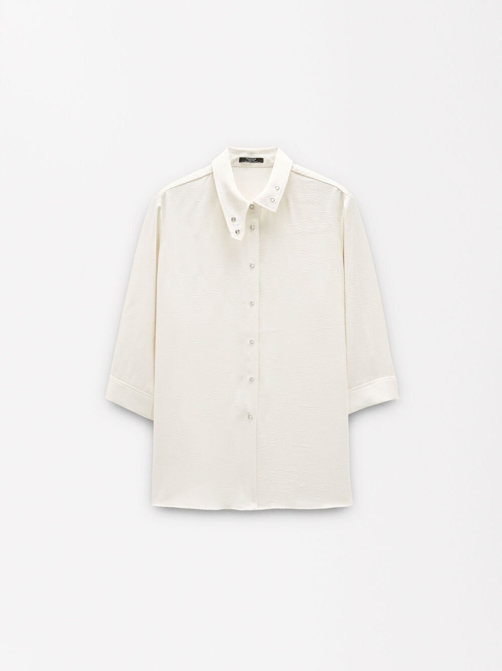 Camisa de efecto arrugado con detalle en el cuello
