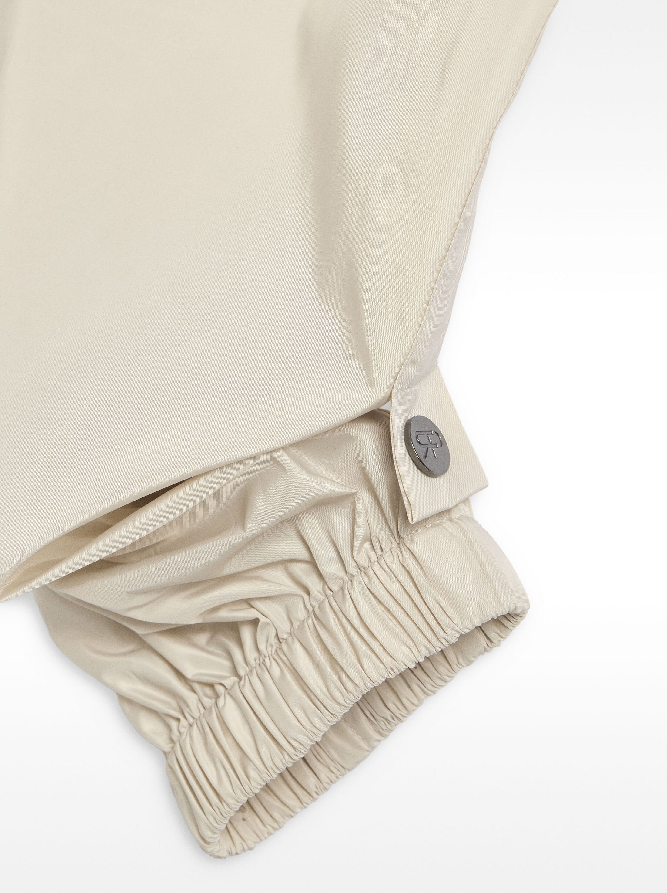 Hooded jacket with side pockets image number 6.0