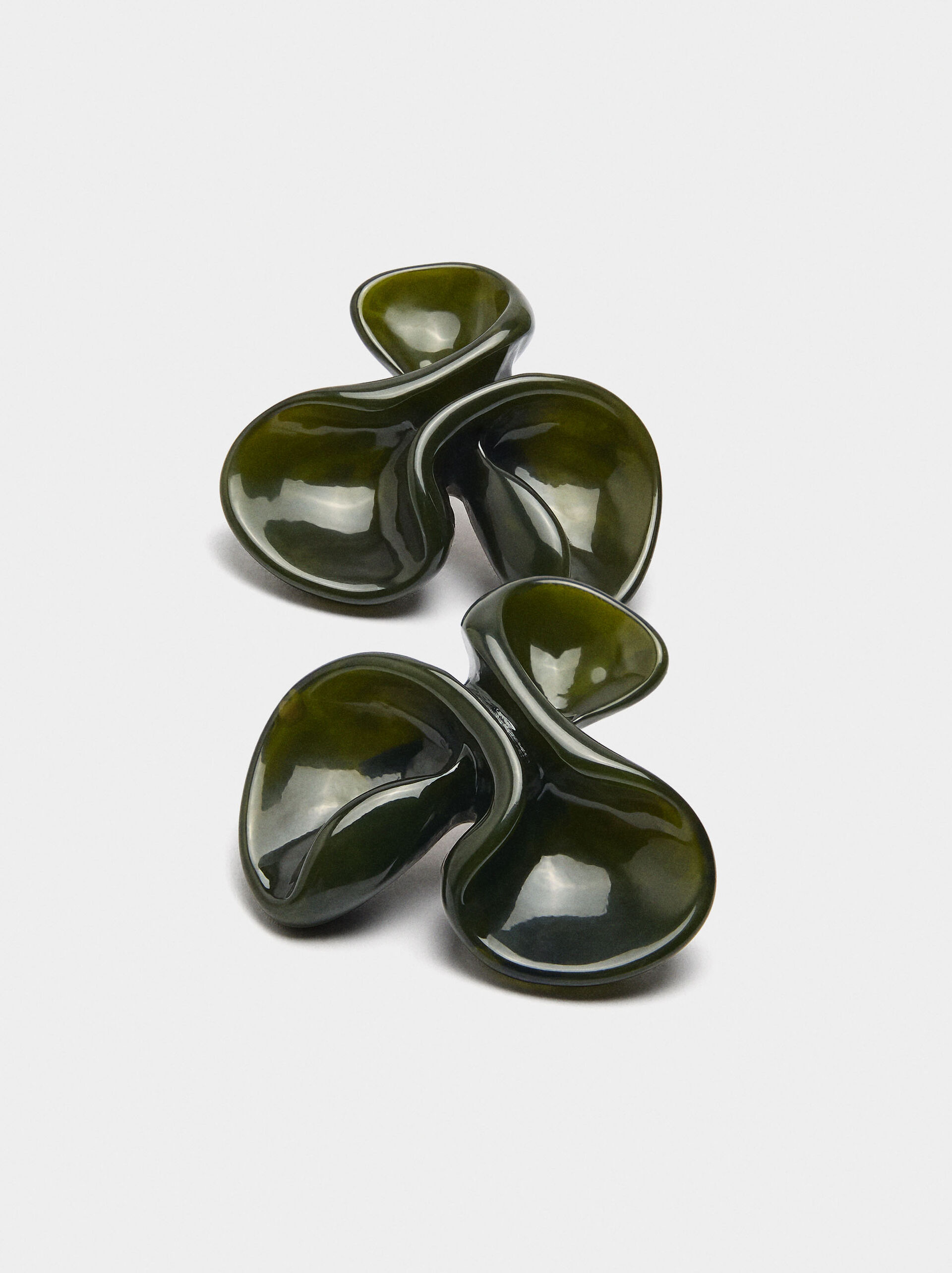 Resin flower earrings image number 2.0