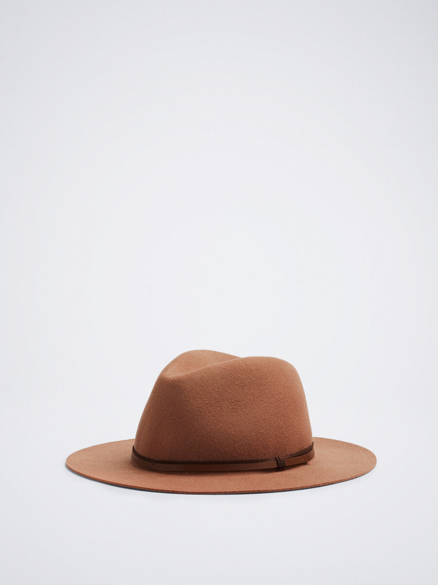 Woollen hat