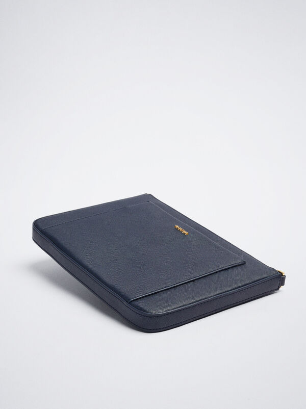 Crossbody bag with outer pocket