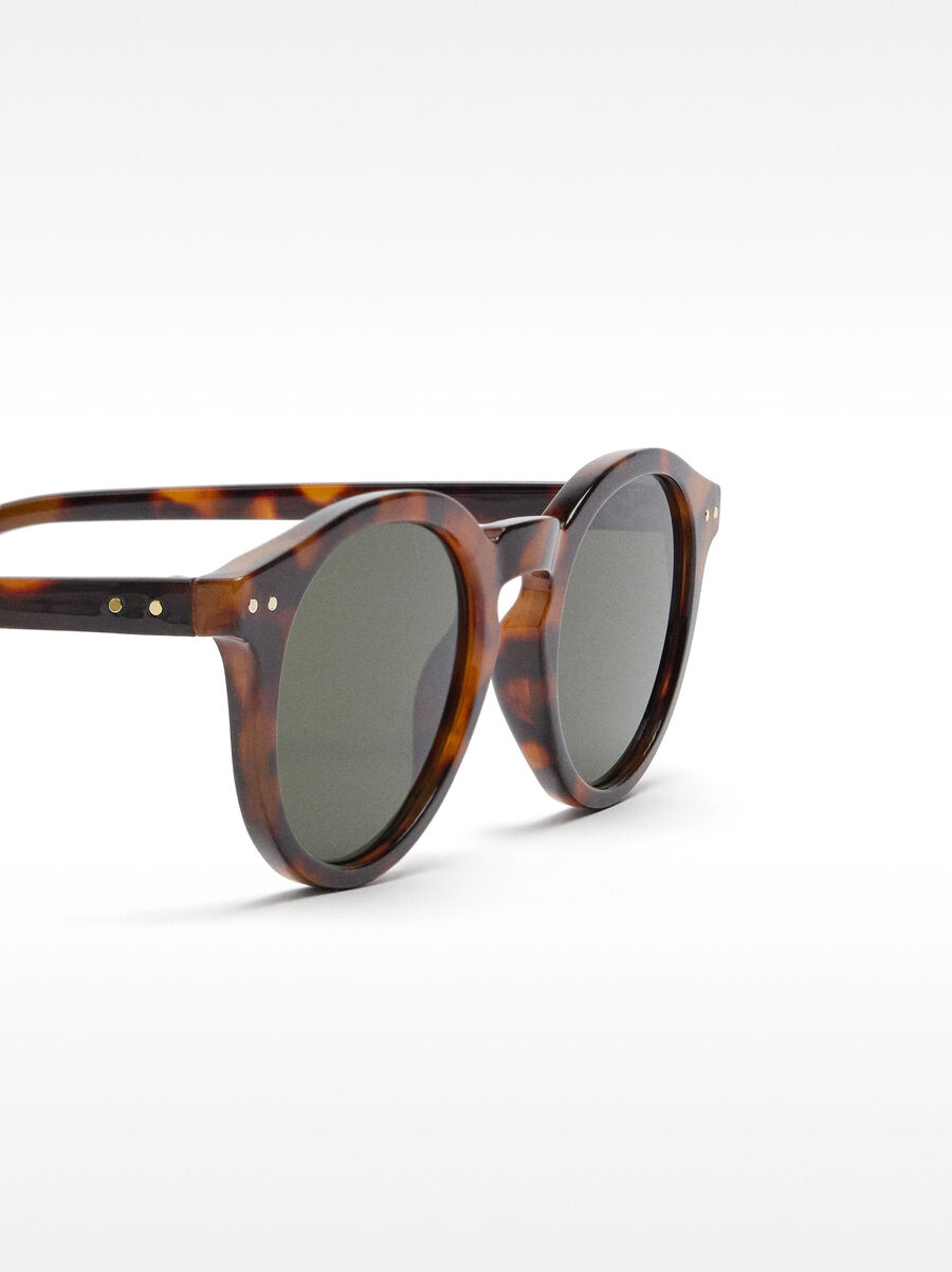 Round tortoiseshell sunglasses