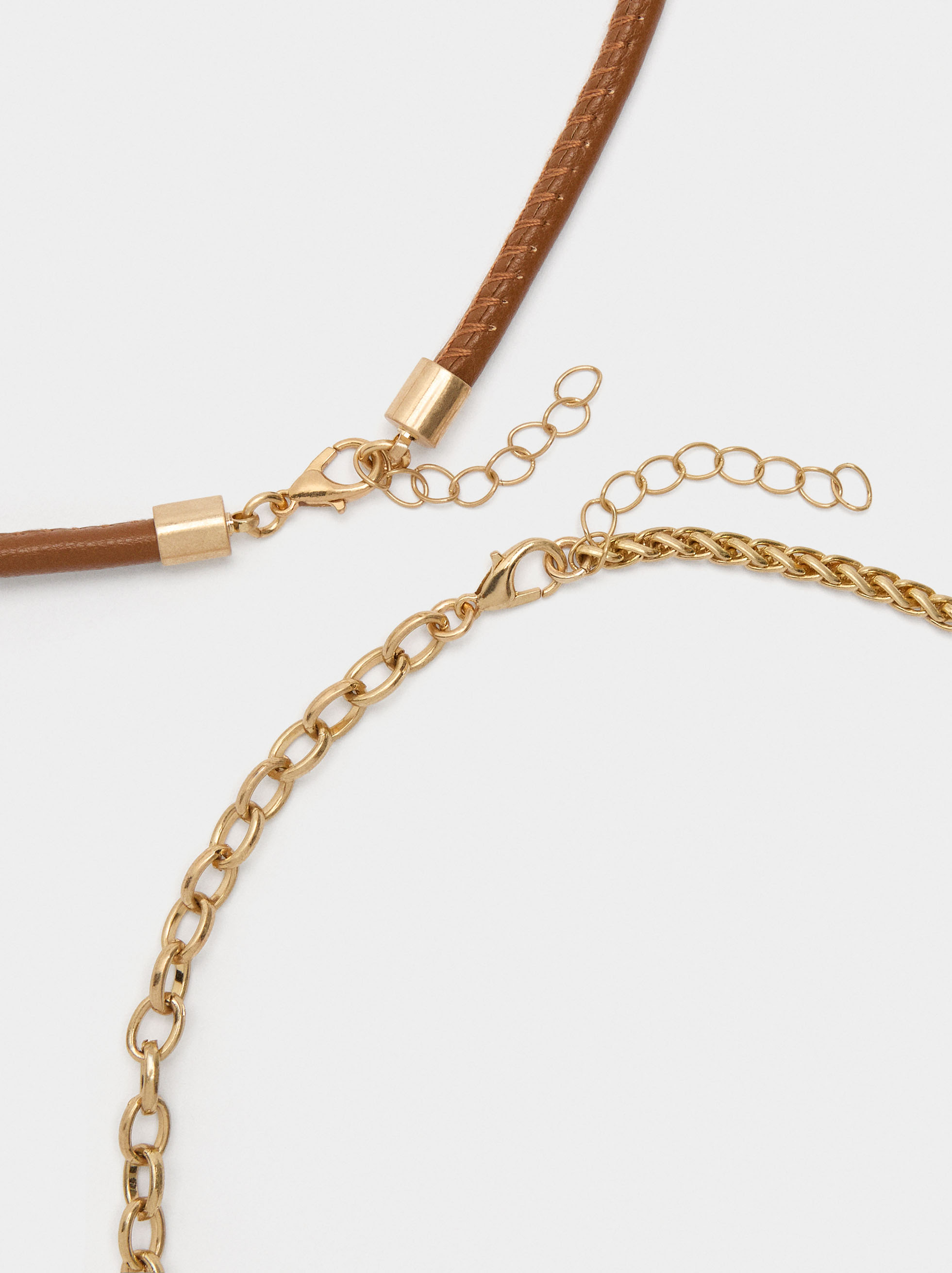 Set de colliers avec pendentifs image number 4.0