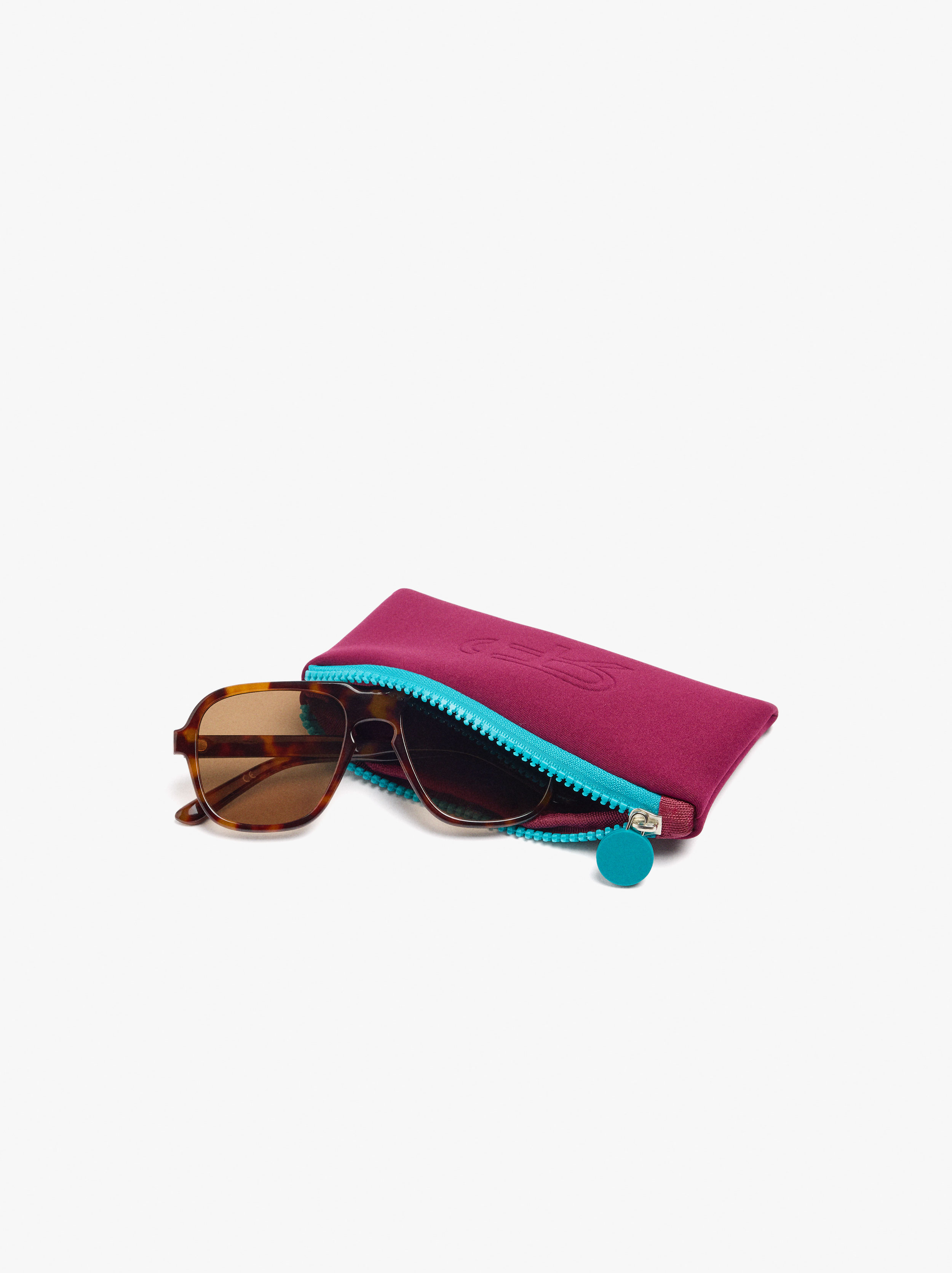 Round sunglasses  image number 3.0