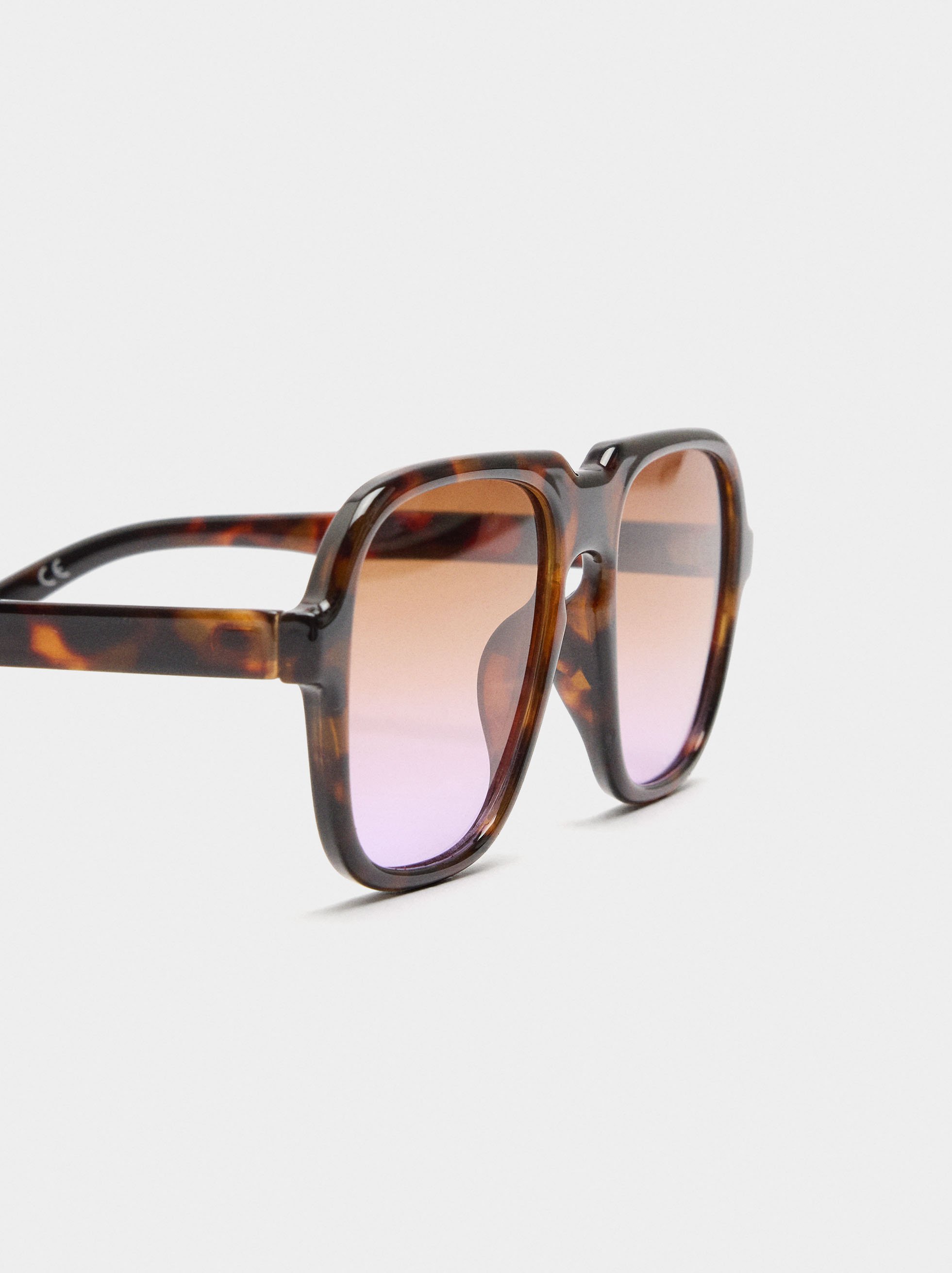 Round sunglasses image number 1.0