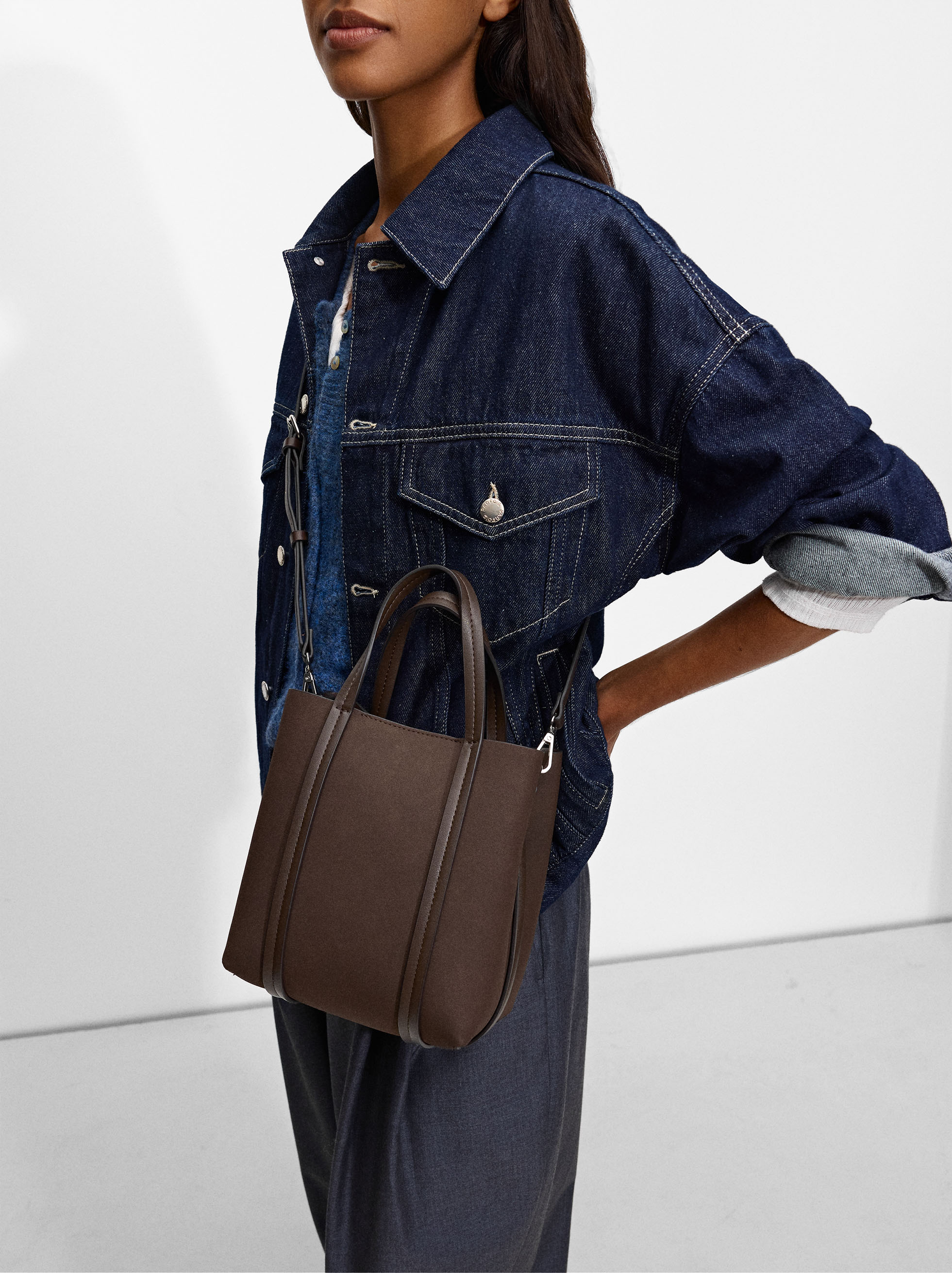 Tote bag with strap  image number 1.0