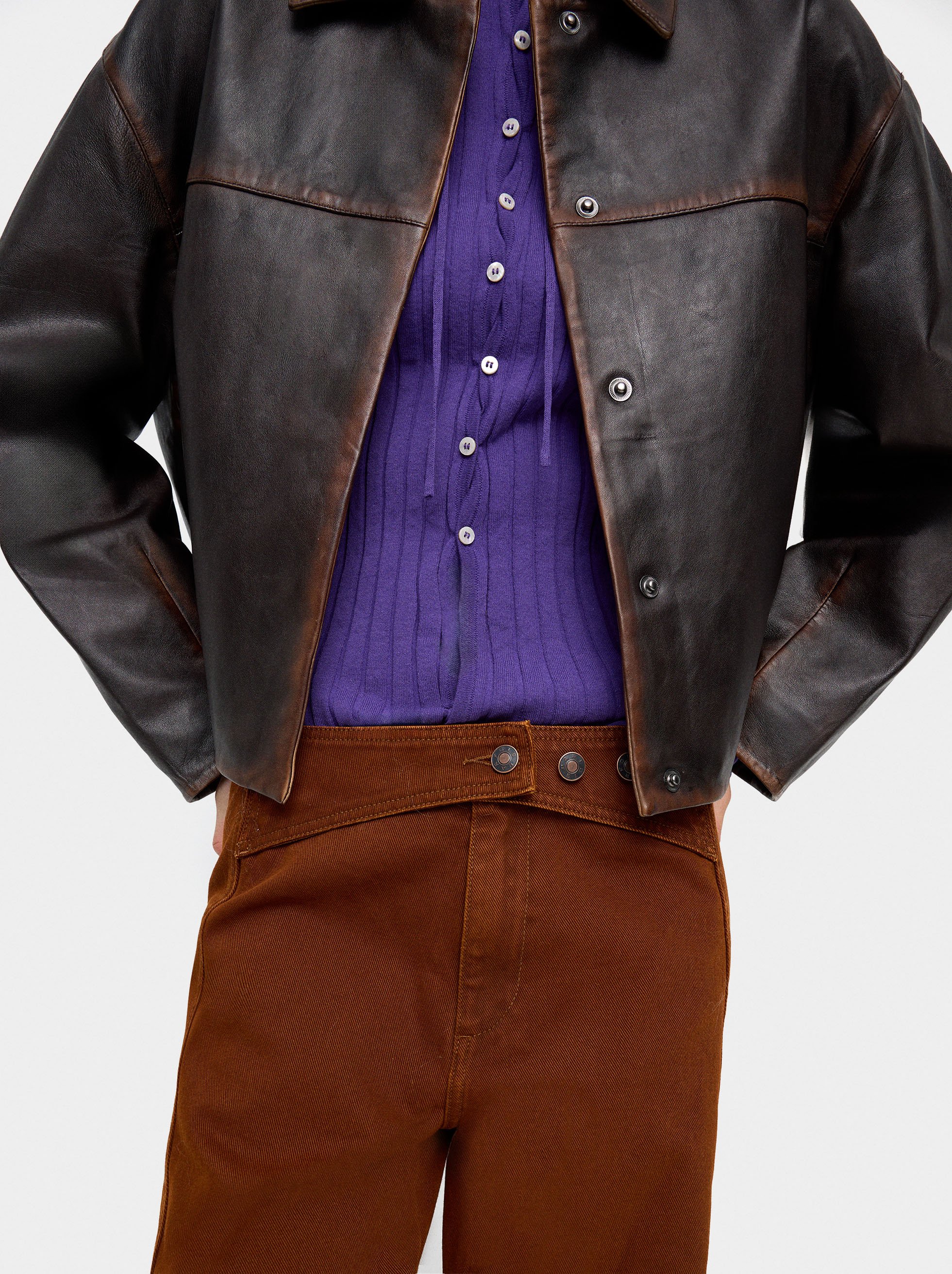 Chaqueta de piel con pespuntes image number 1.0