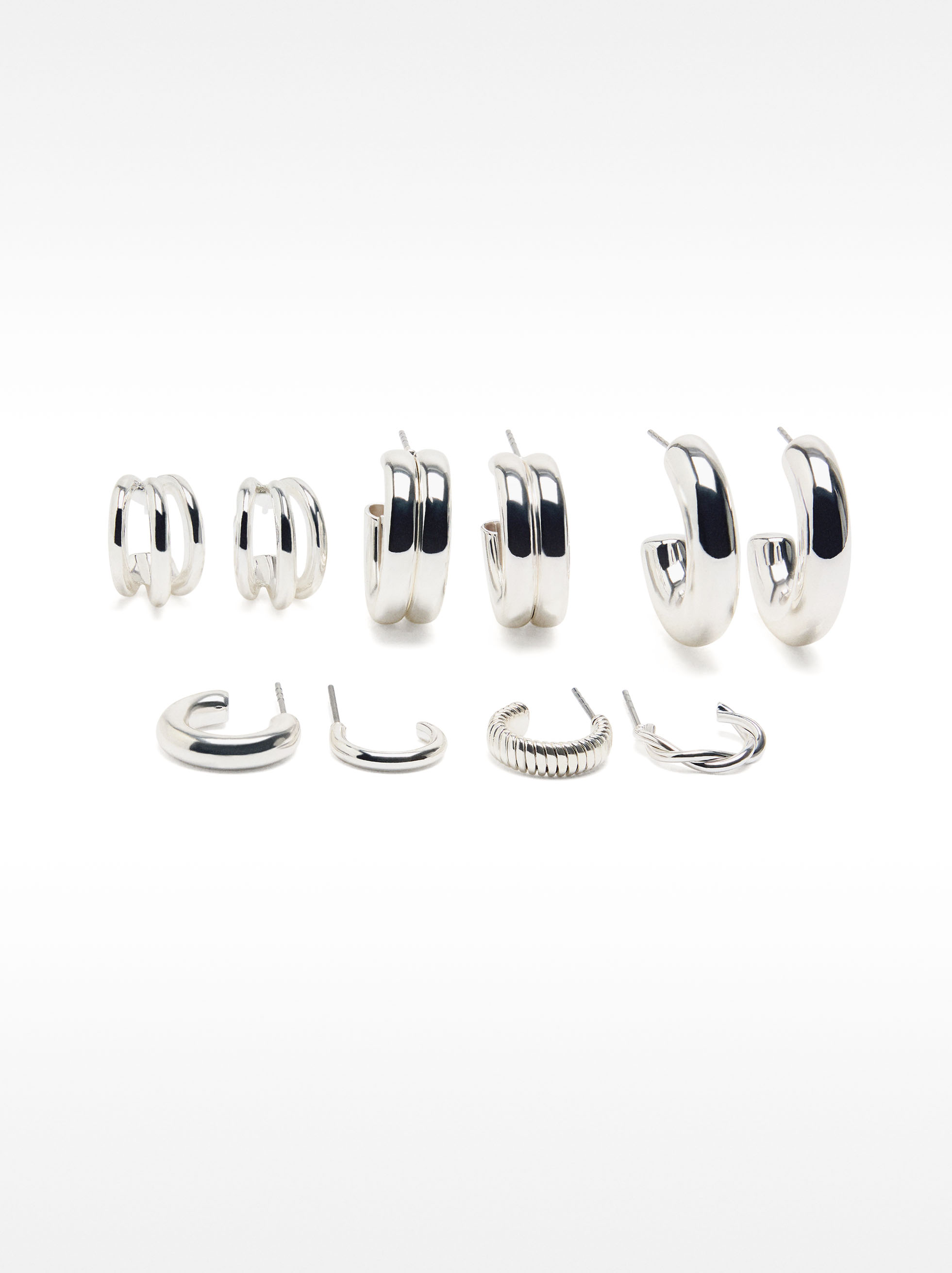 Set with open hoop earrings image number 0.0