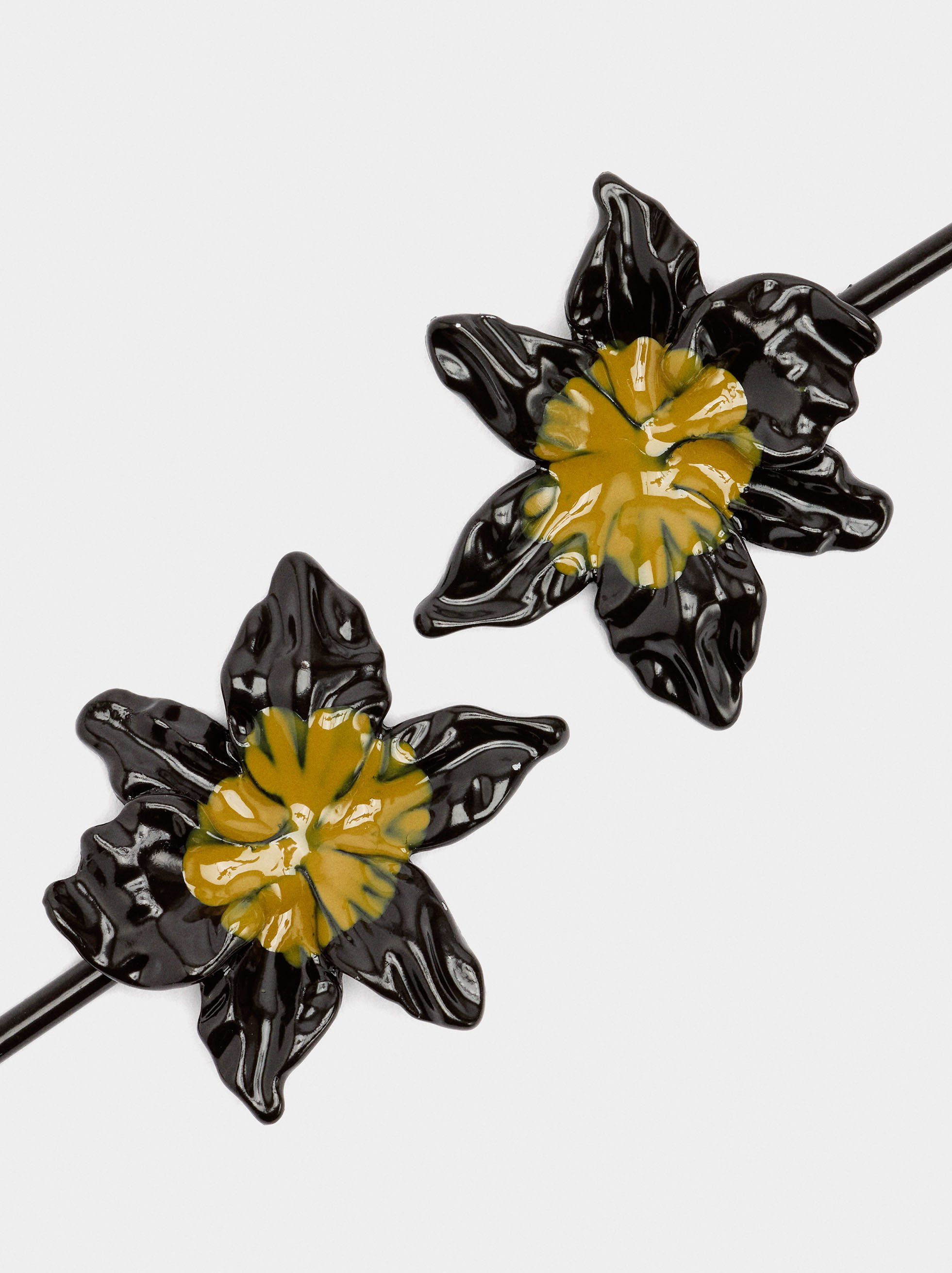 Stab-Ohrringe mit Blume image number 2.0