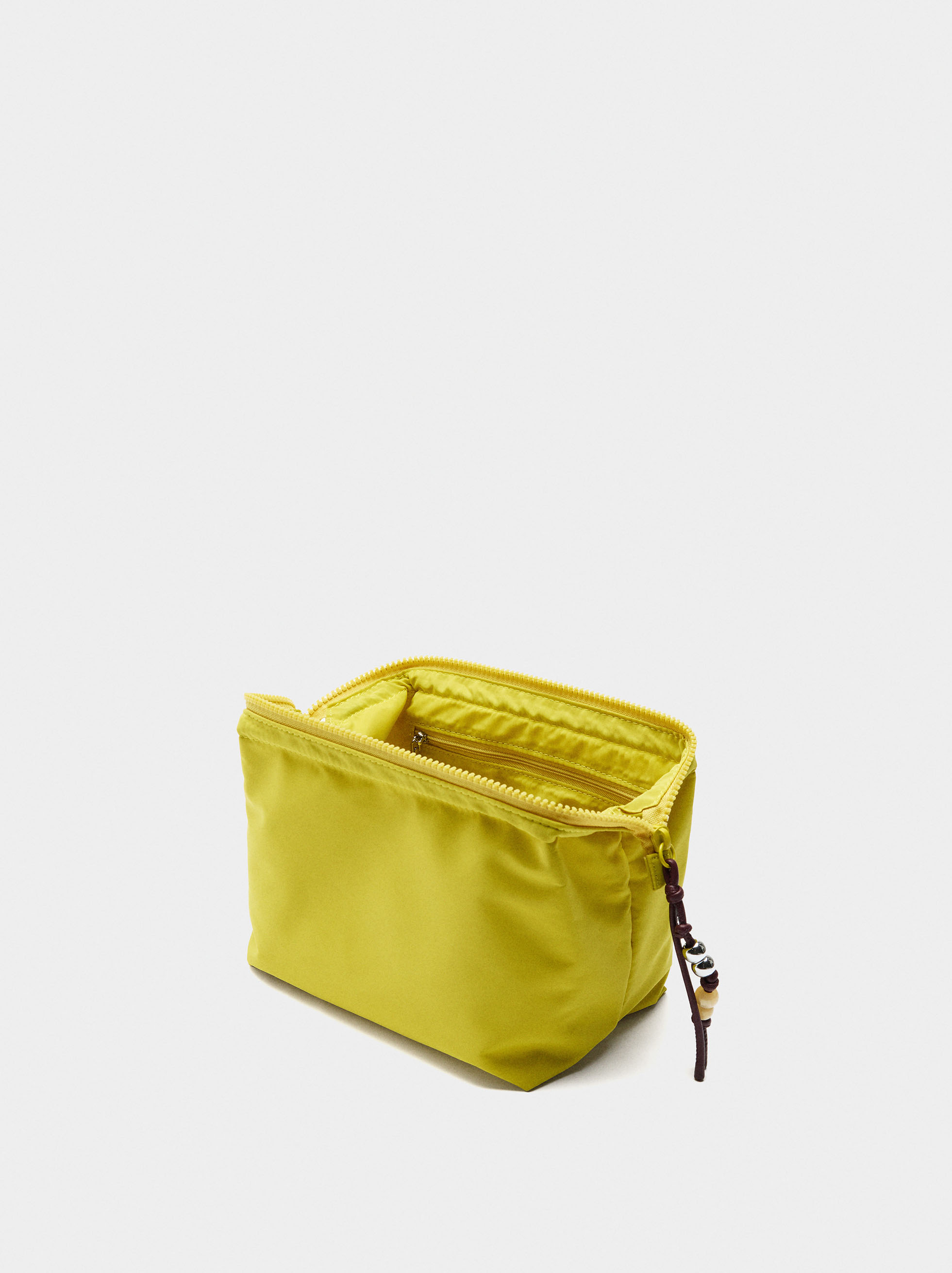 Plain nylon necessaire image number 3.0