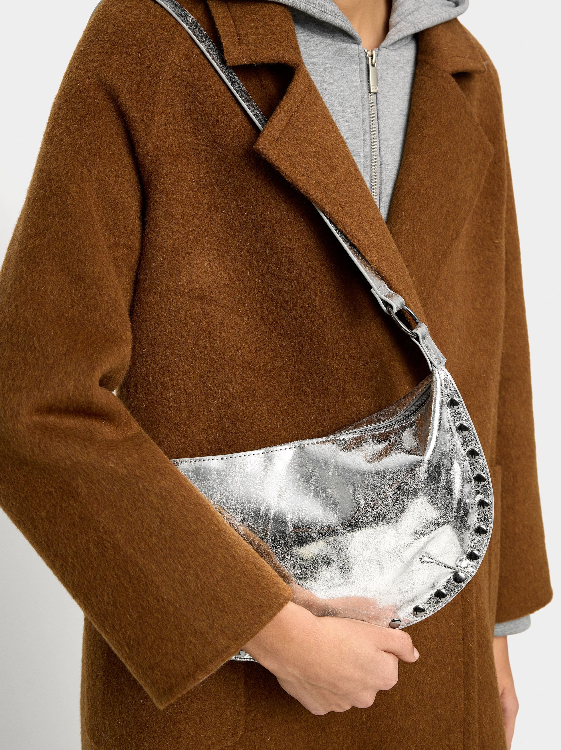 Mala de ombro com tachas image number 1.0