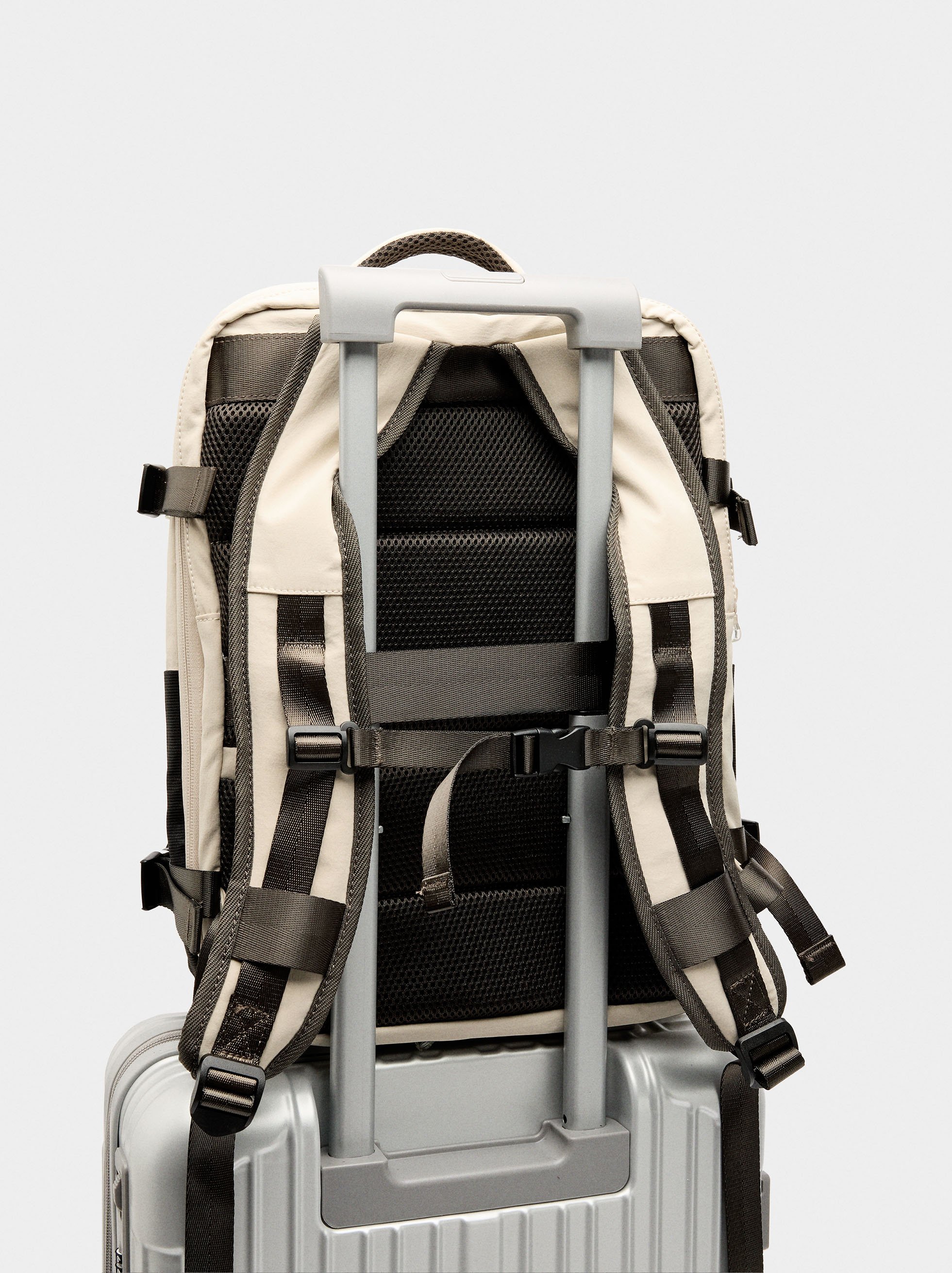 Erweiterbarer Nylon-Kabinenrucksack image number 4.0