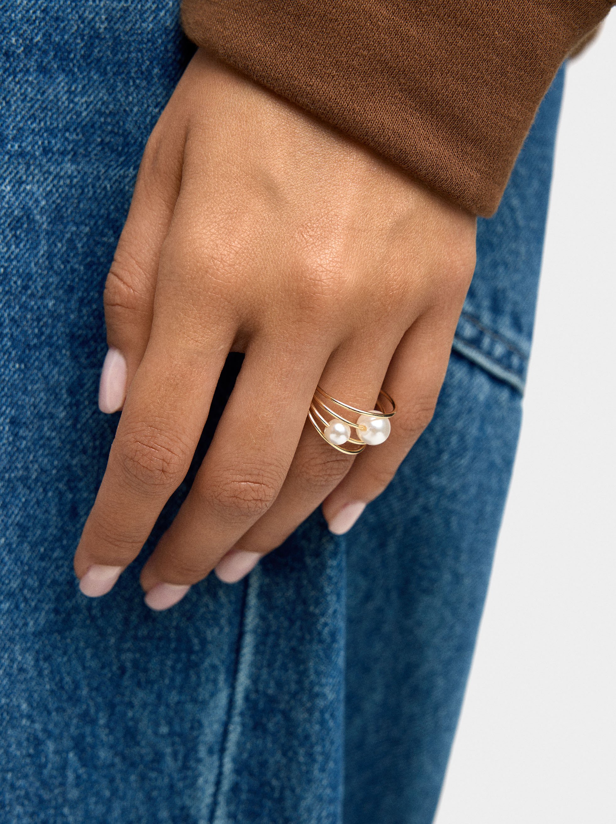 Spiral ring with pearls image number 1.0