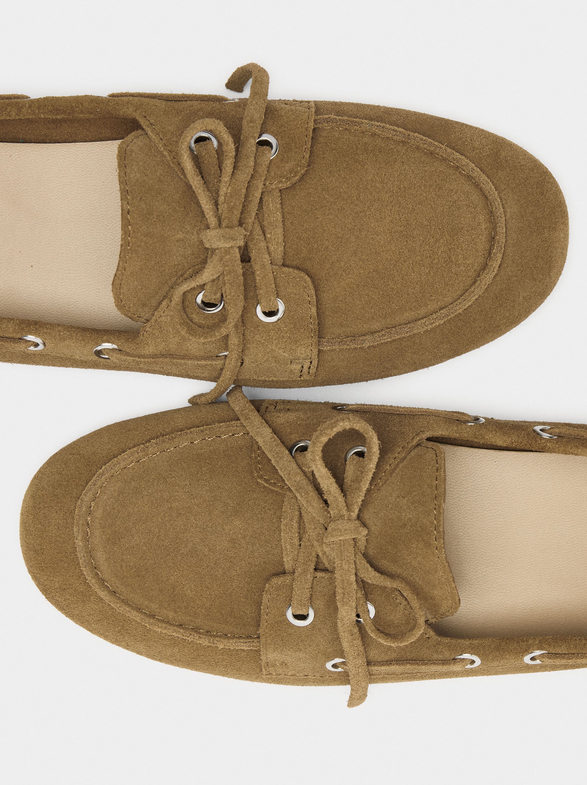 Leather moccasins with laces image number 4.0