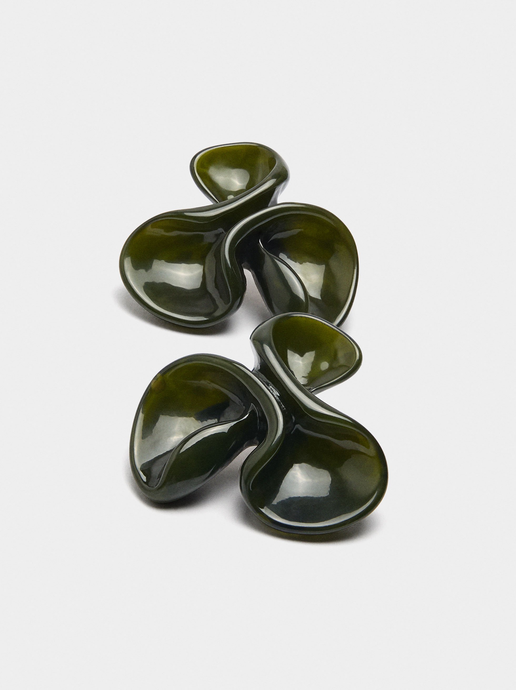 Resin flower earrings image number 1.0