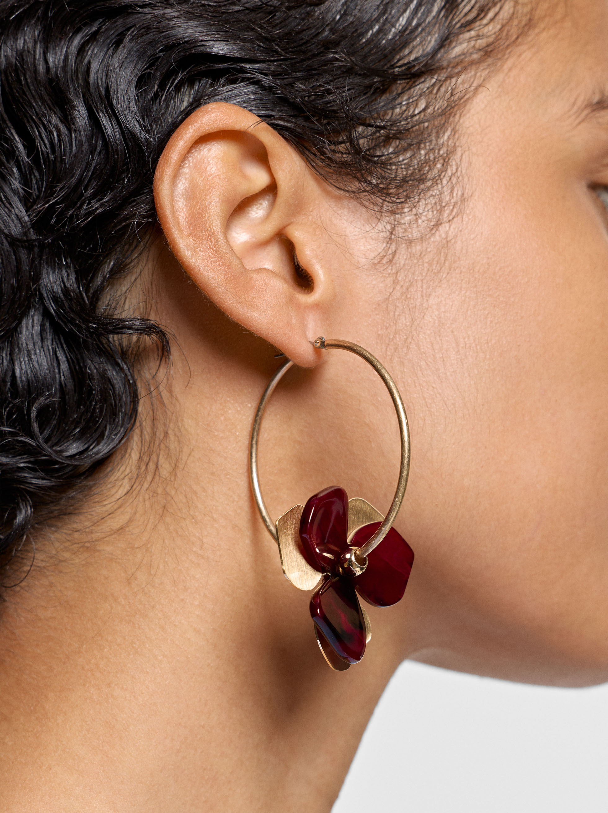 Hoop earrings with flower image number 1.0