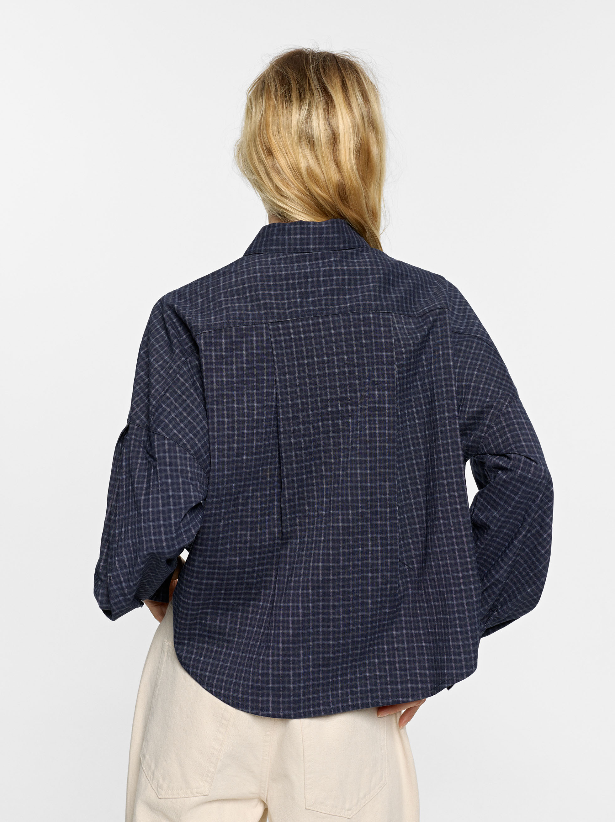 Square-patterned shirt with flap pockets image number 3.0