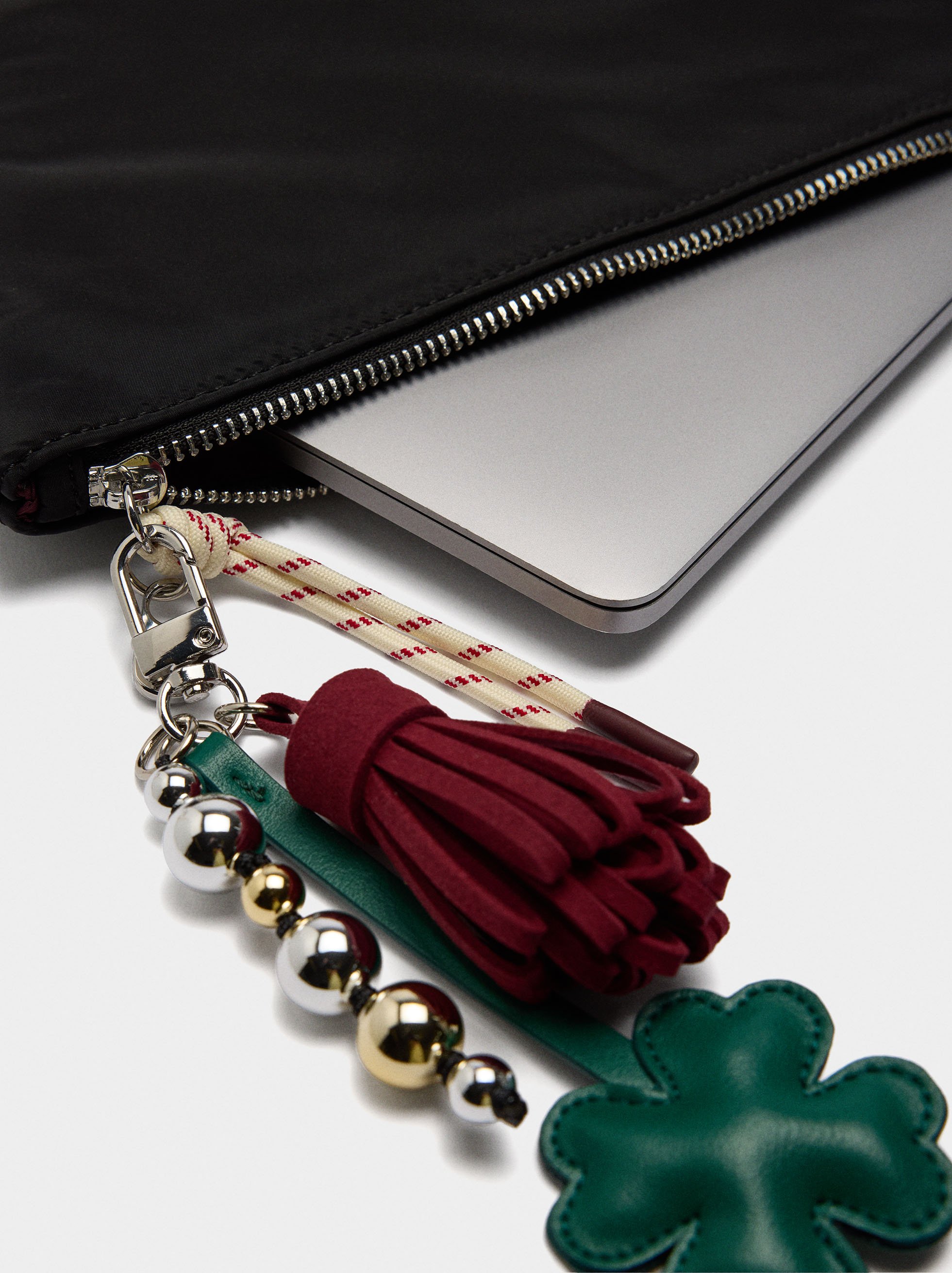 Nylon laptop cover with charm 13" image number 3.0
