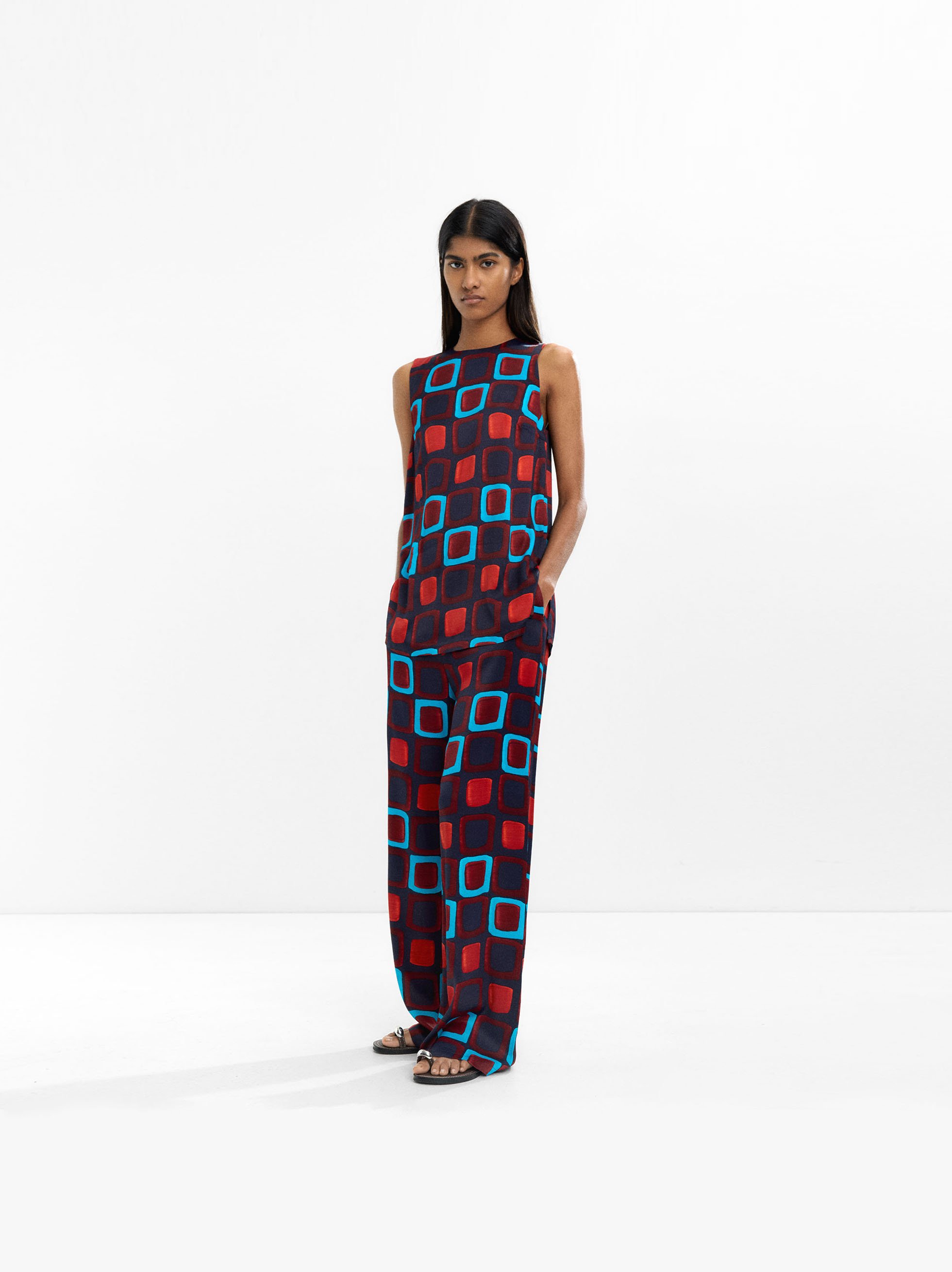 Trousers with geometric print image number 6.0