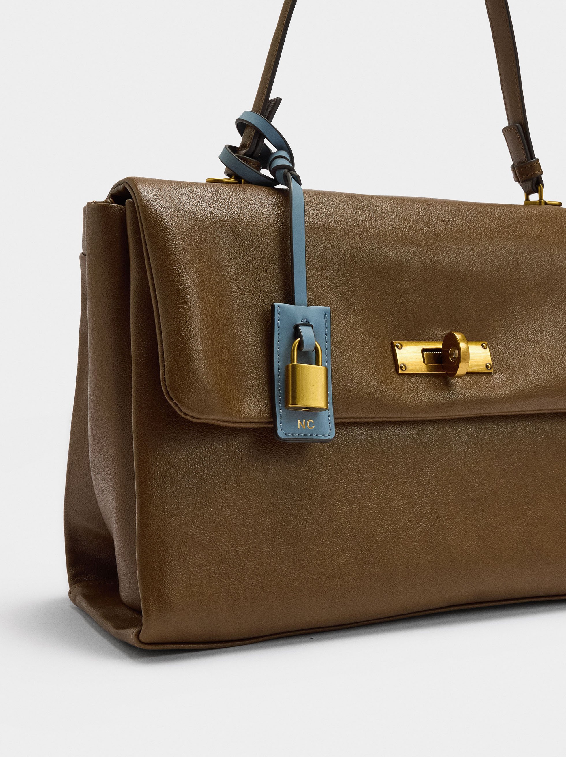 Bolso de mano con solapa y bandolera image number 2.0