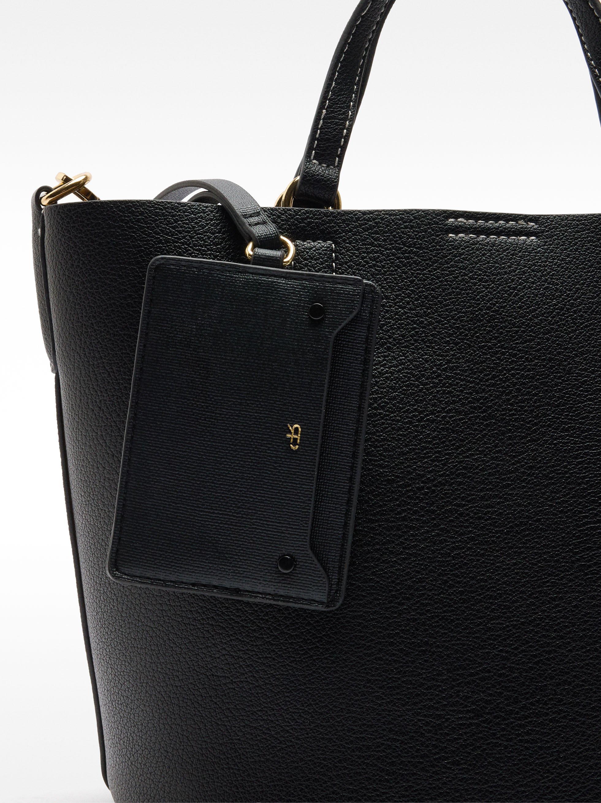 Bolso tote con colgante image number 1.0