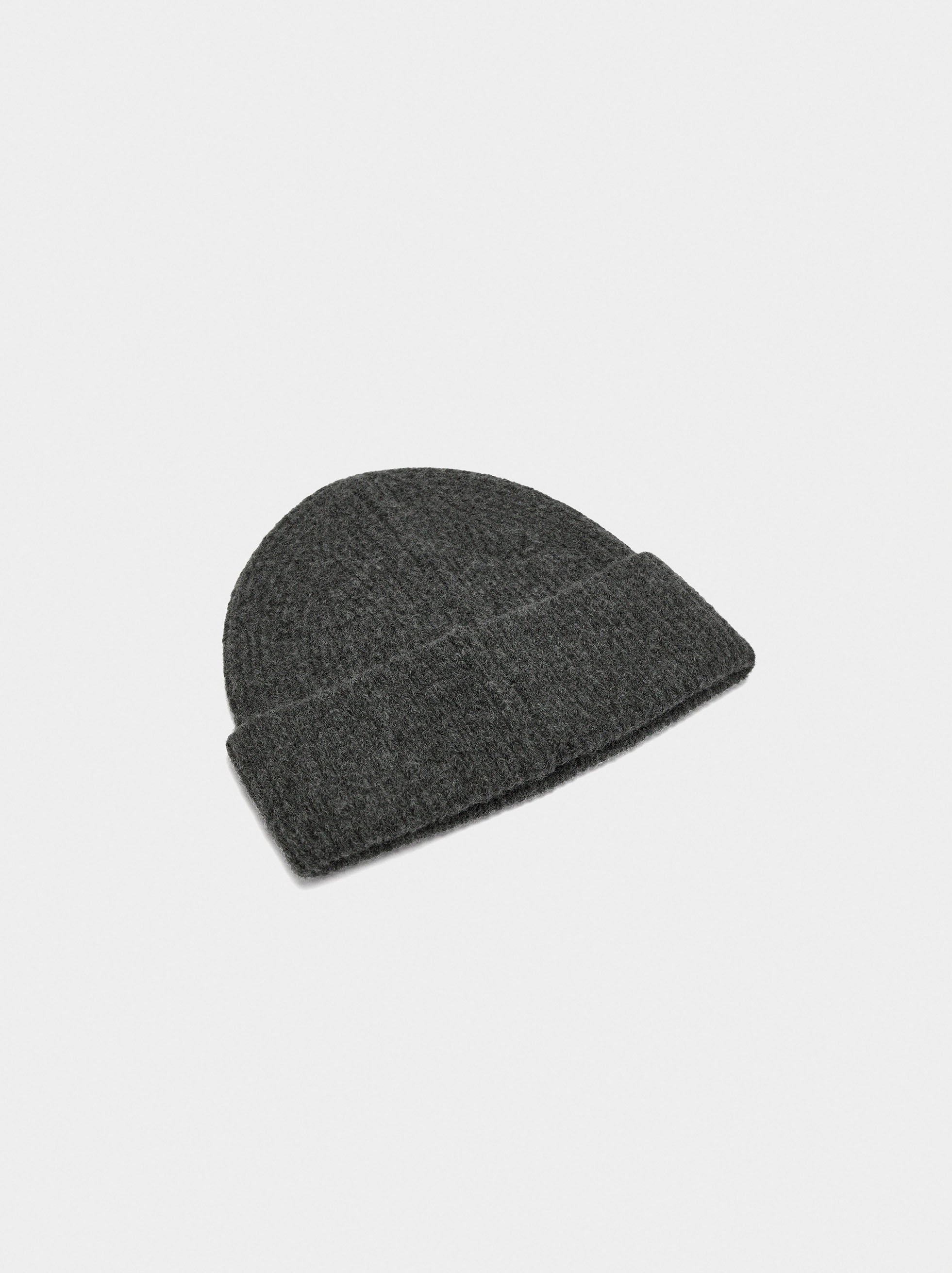 Gorro con dobladillo image number 2.0
