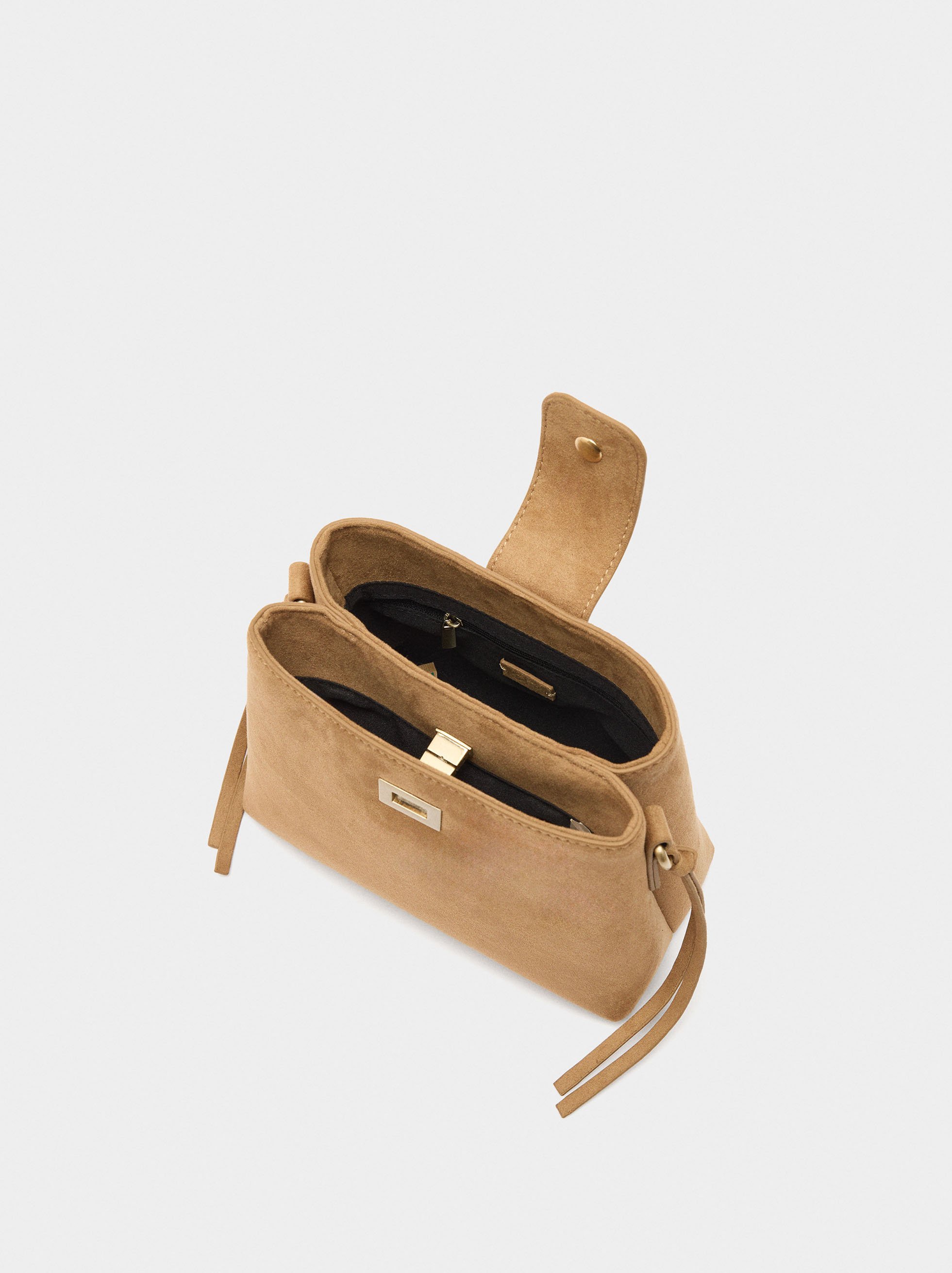 Tote bag with metallic hoop earrings image number 3.0