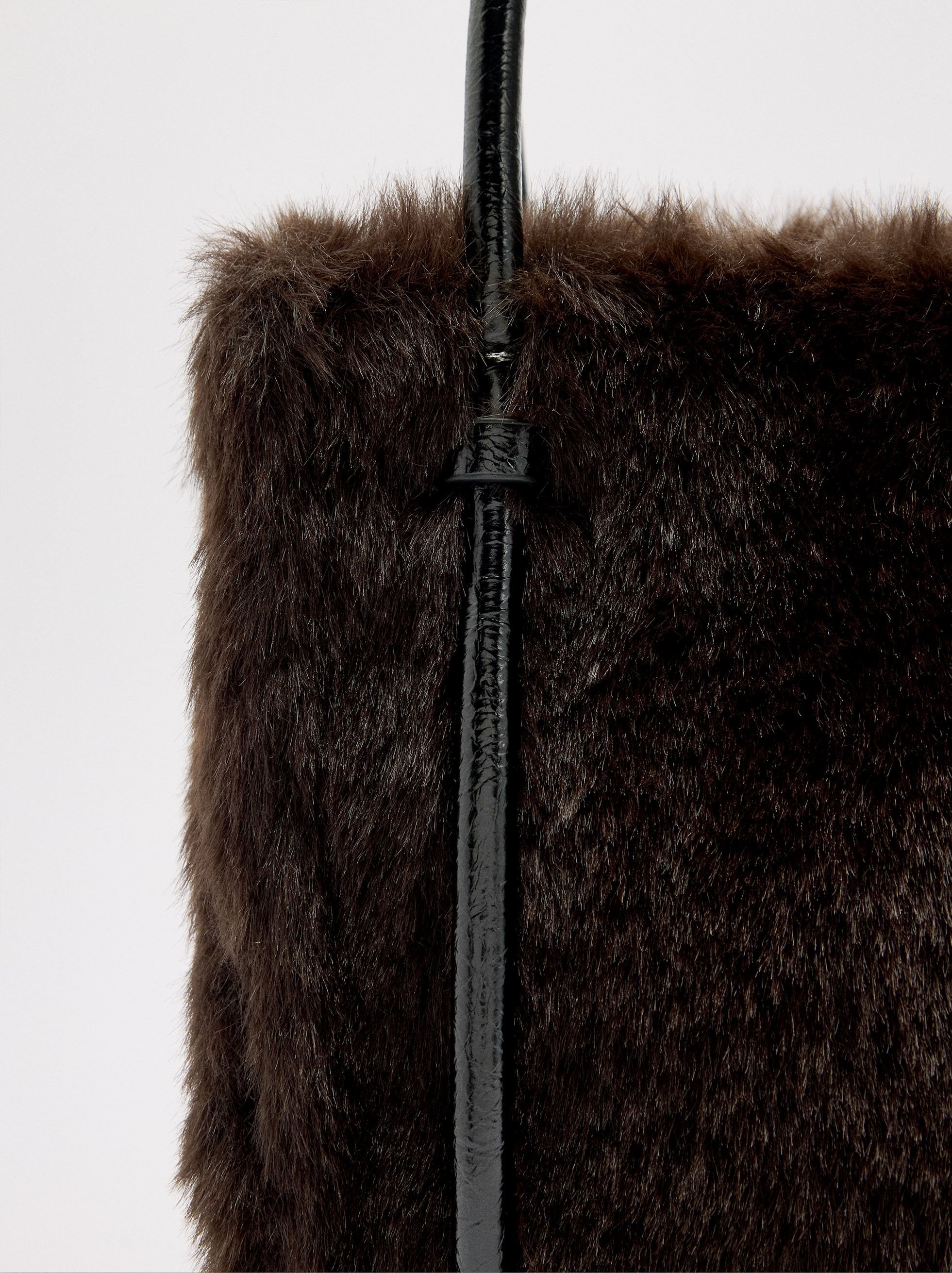 Tote bag with fur effect image number 2.0