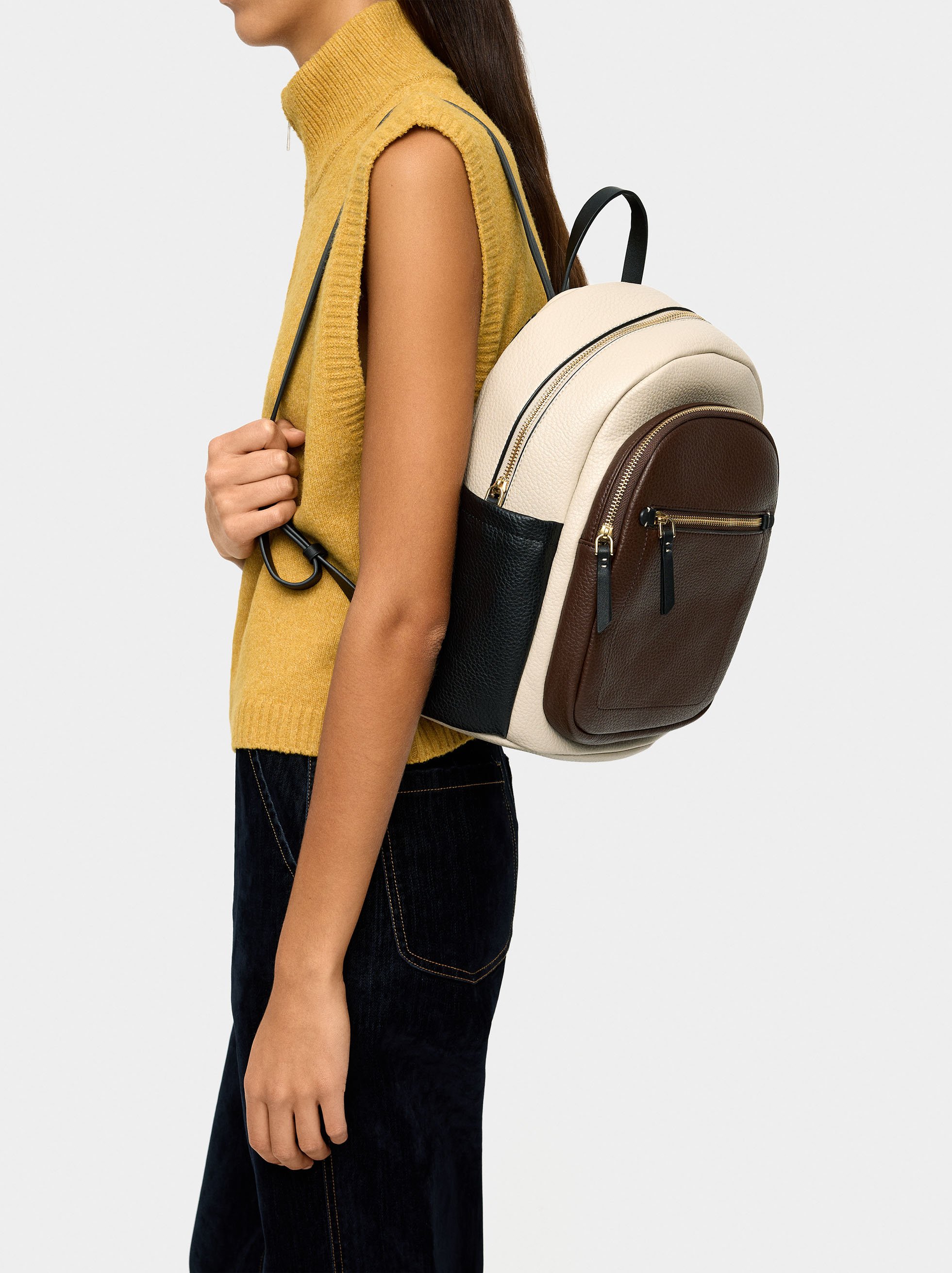 Rucksack mit Colorblock image number 1.0