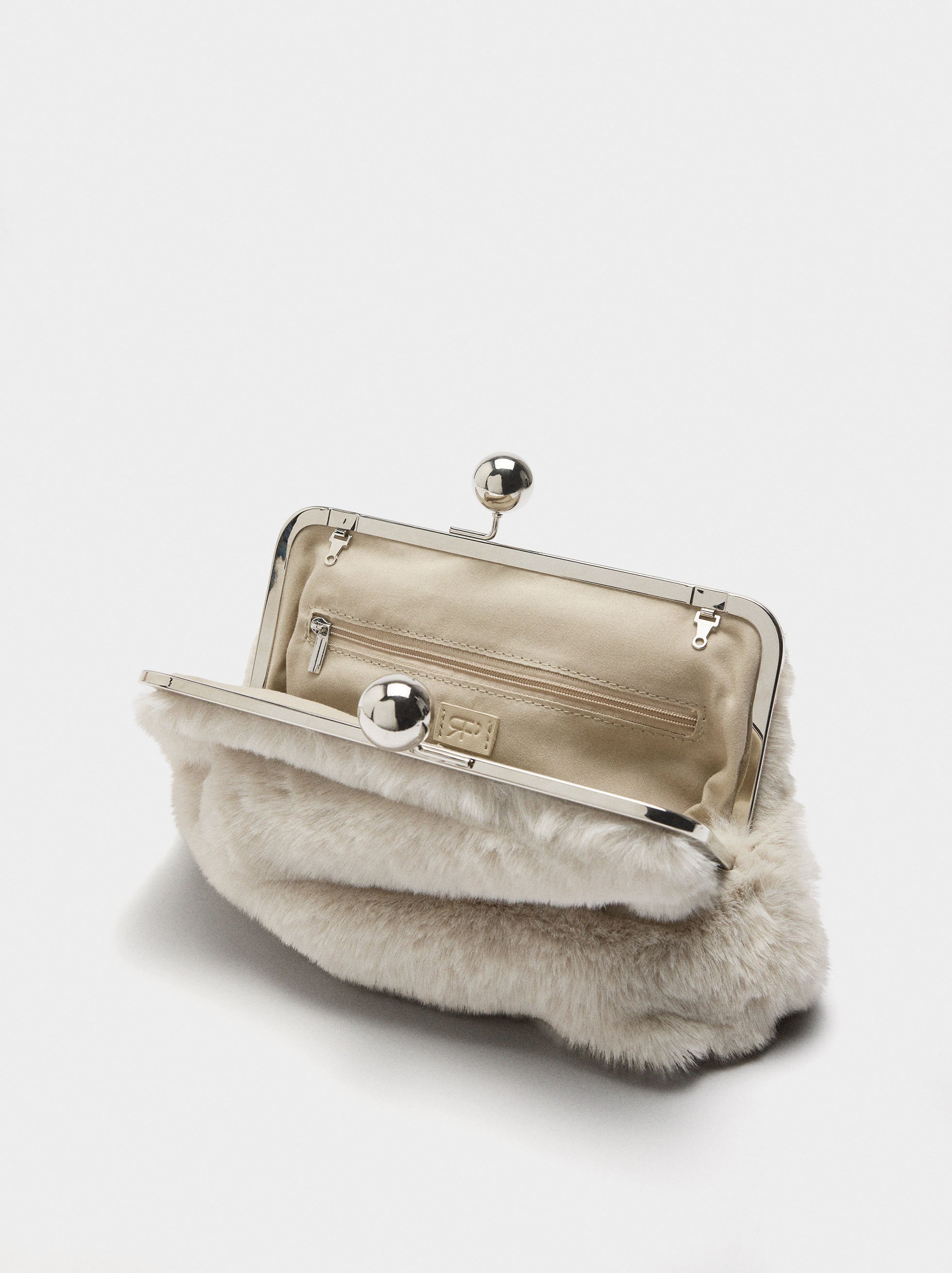 Party bag with fur effect image number 4.0