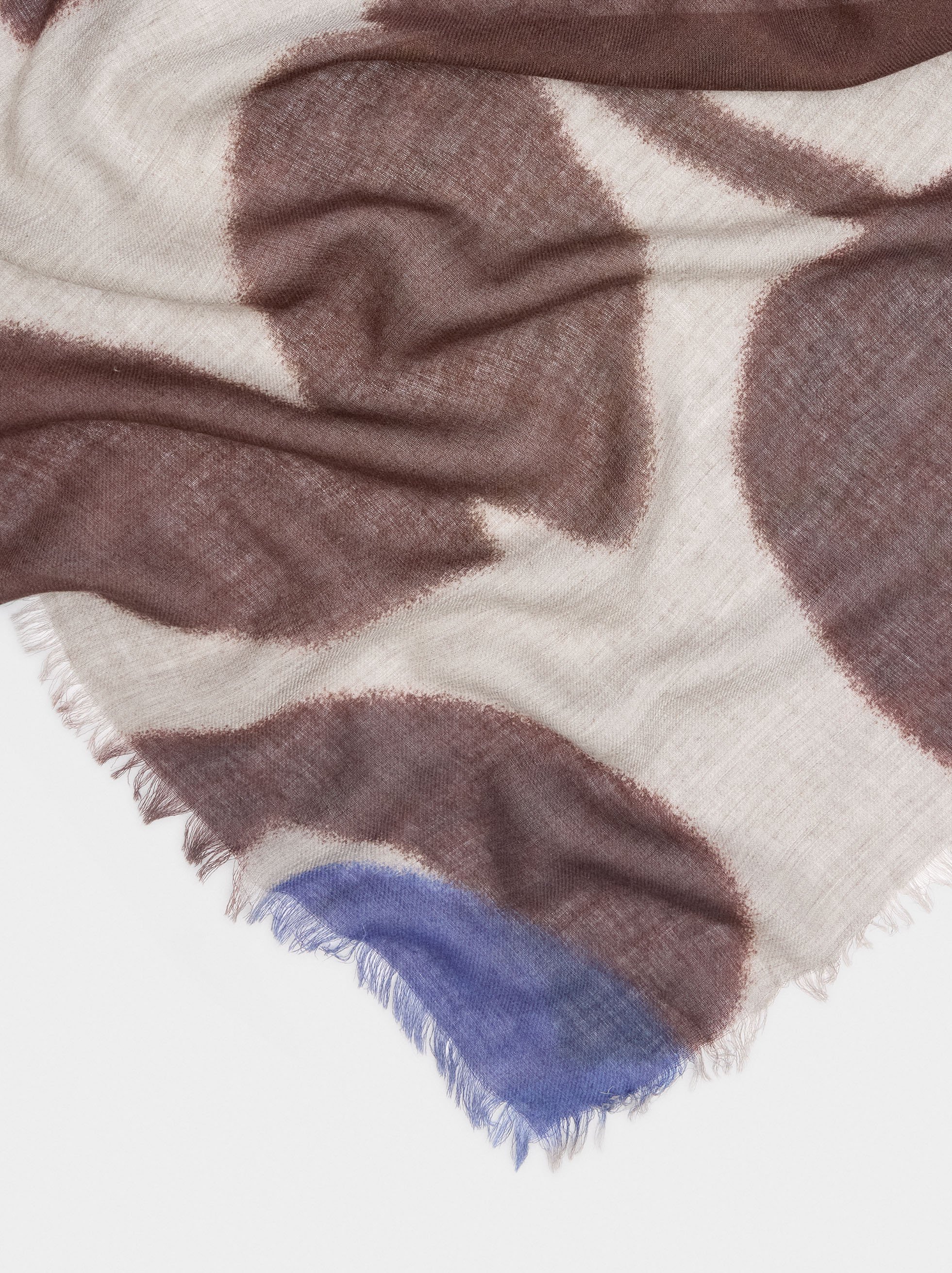 Printed scarf made of wool and cotton image number 2.0