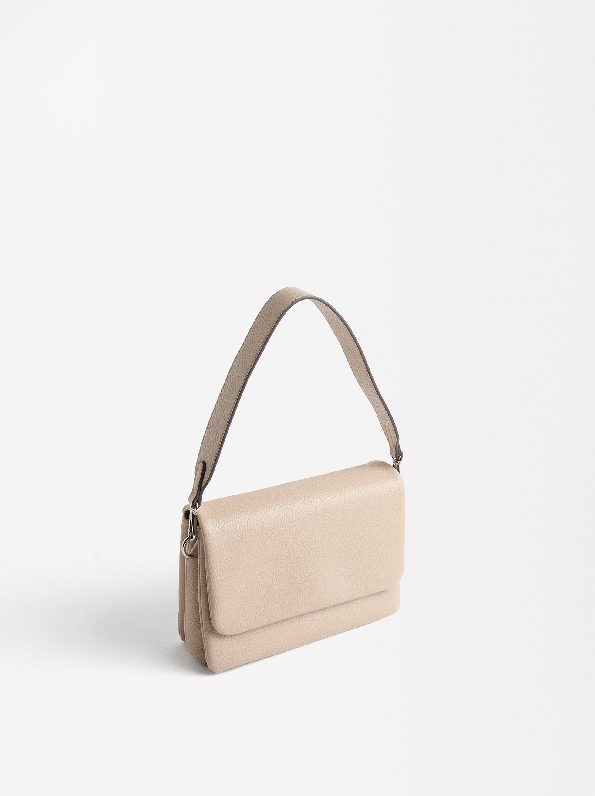 Bolso bandolera con solapa image number 3.0