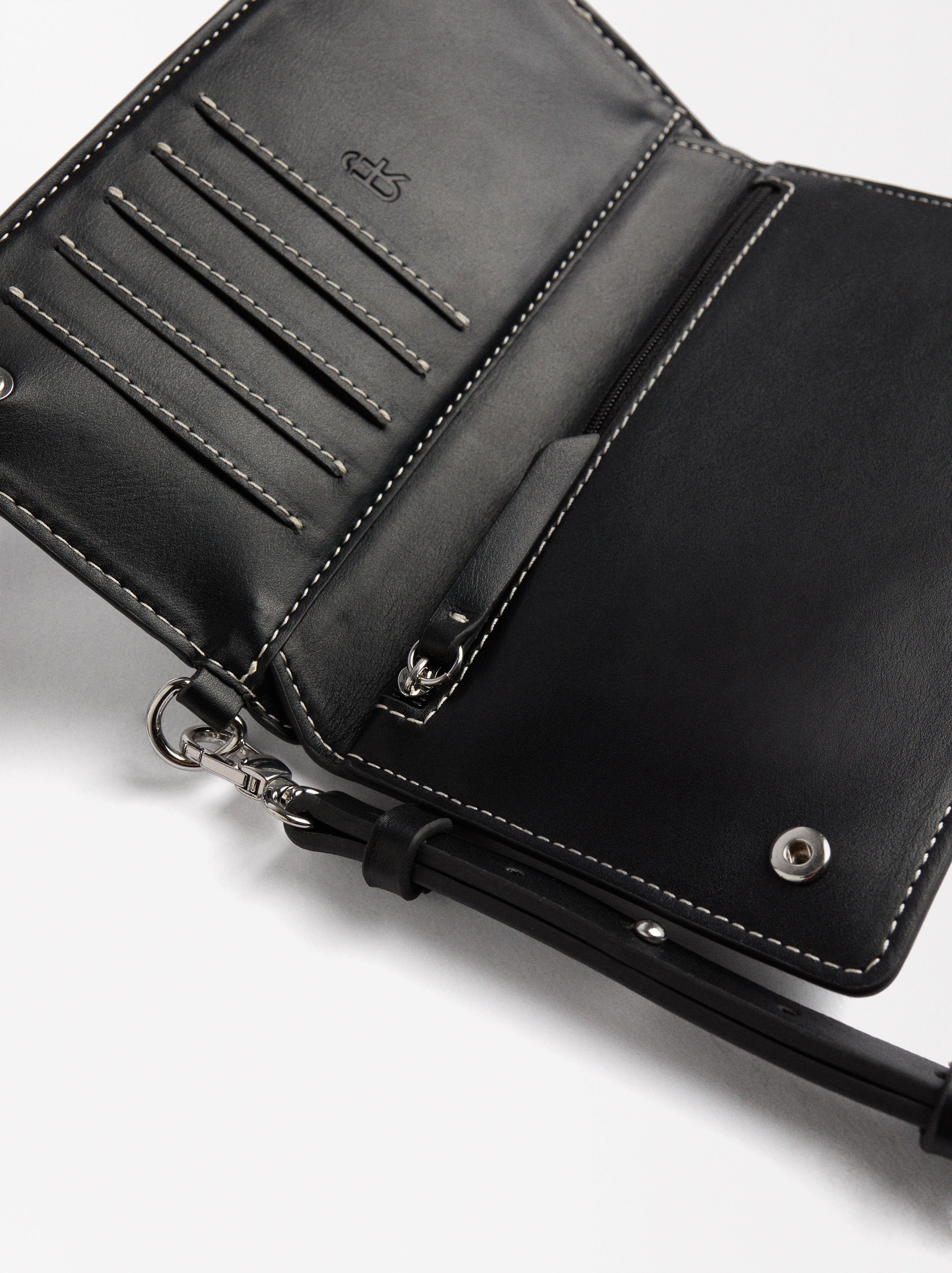 Pochette pour téléphone avec bandoulière tressée image number 1.0