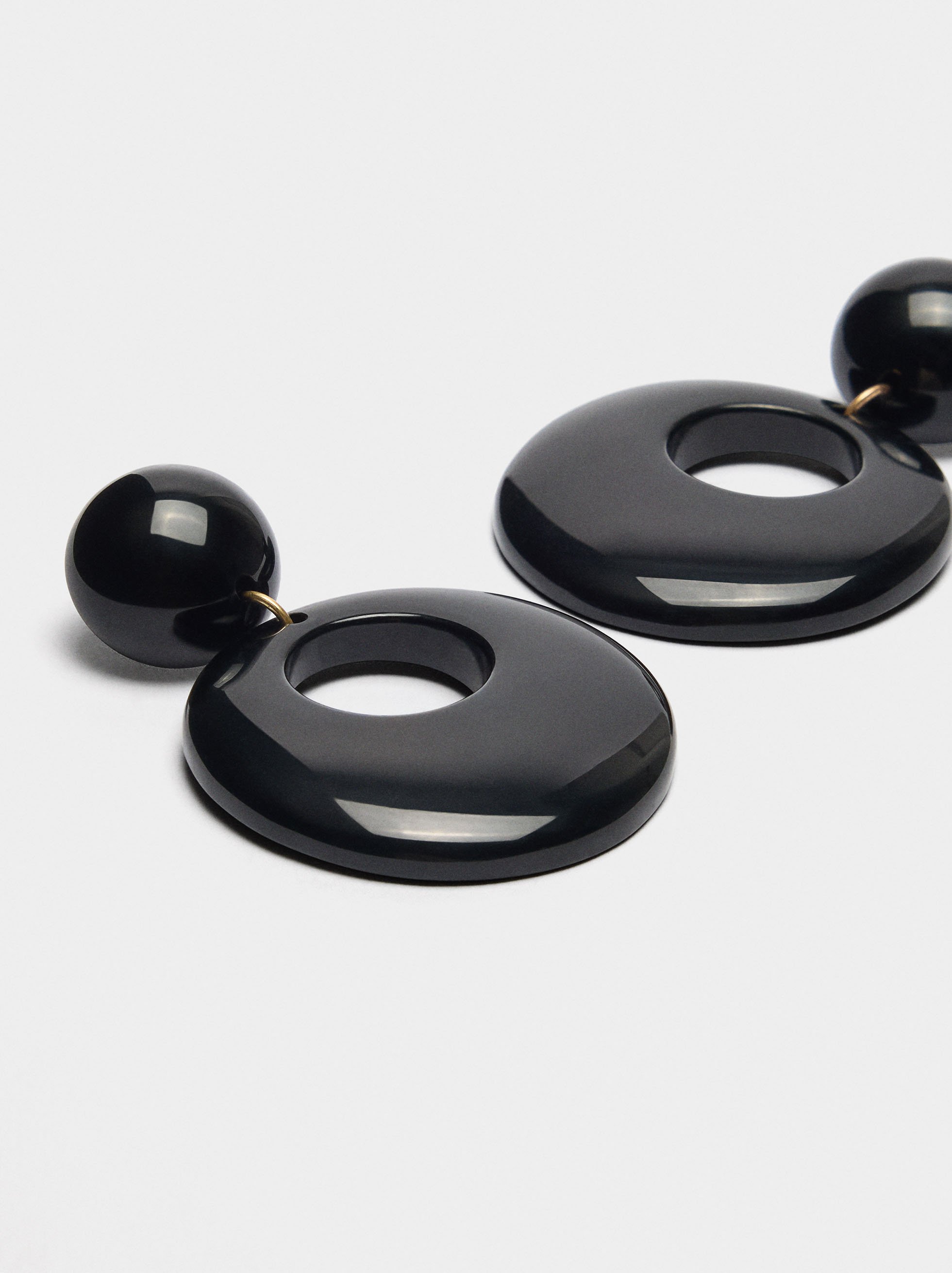 Round resin earrings image number 1.0
