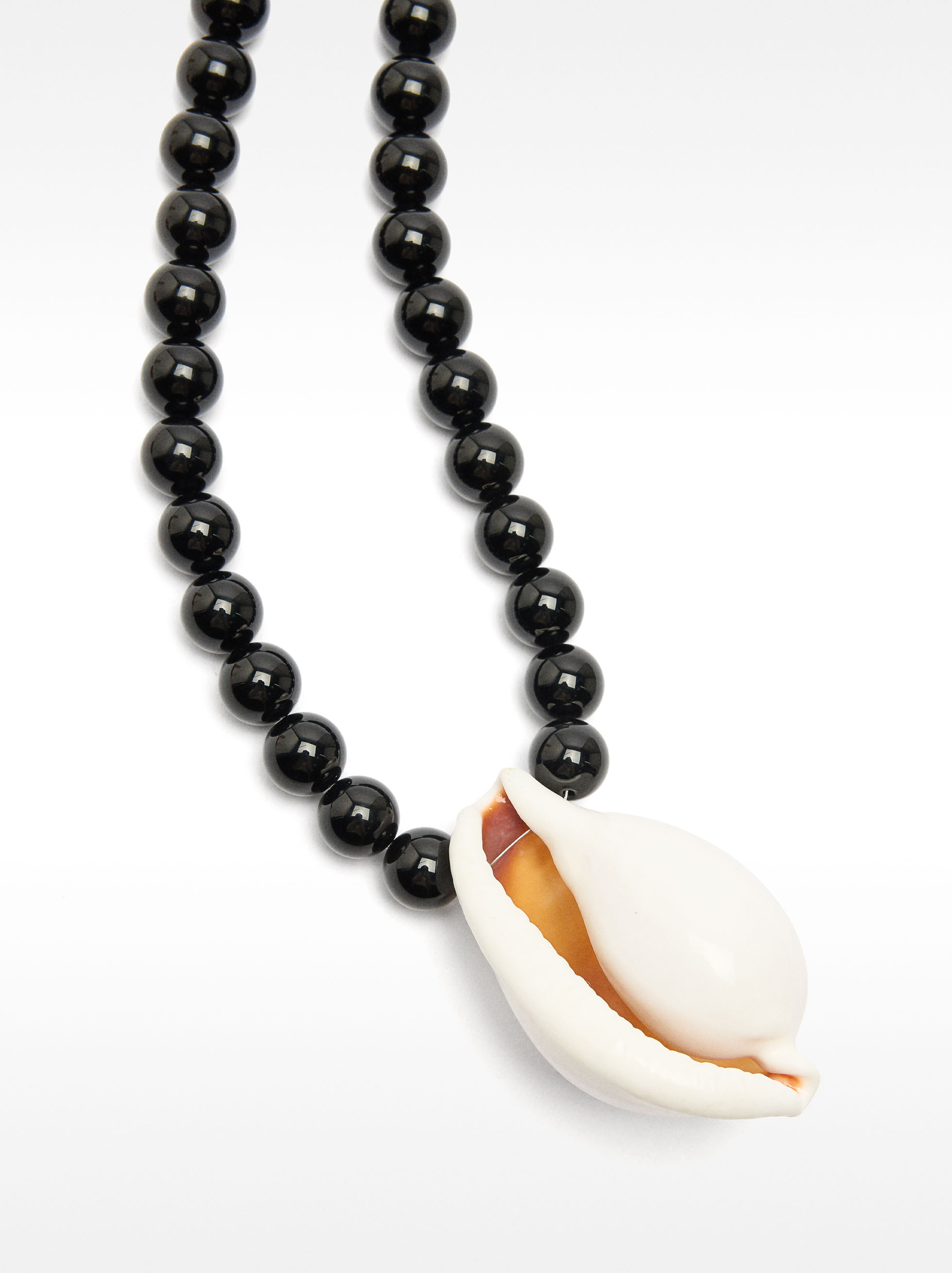 Collana di perle di vetro con pendente di conchiglia image number 2.0