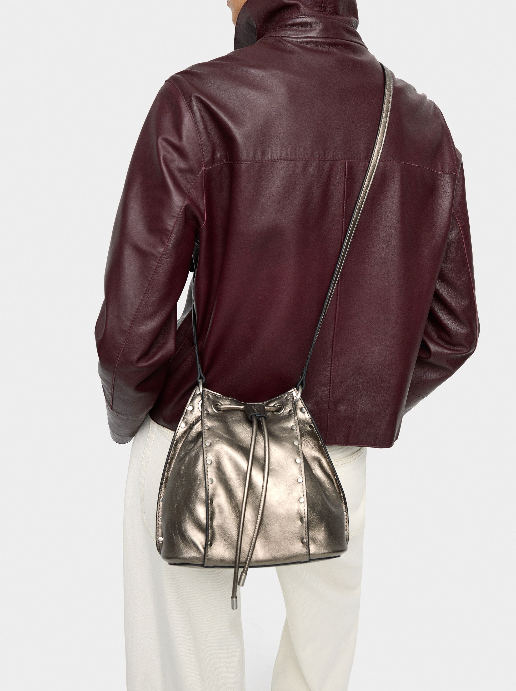 Mala bucket com tachas image number 1.0