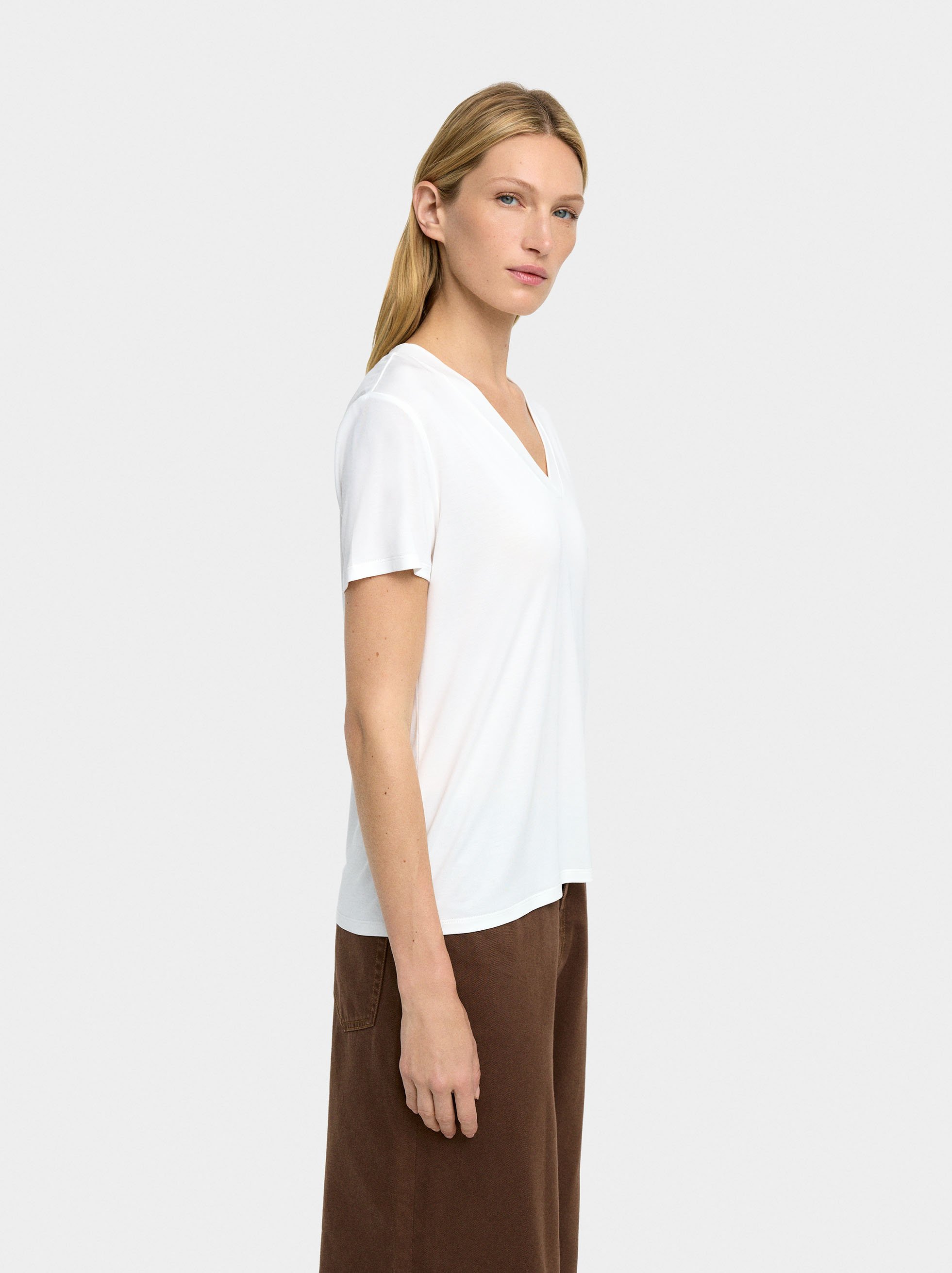 V-neck basic T-shirt image number 2.0