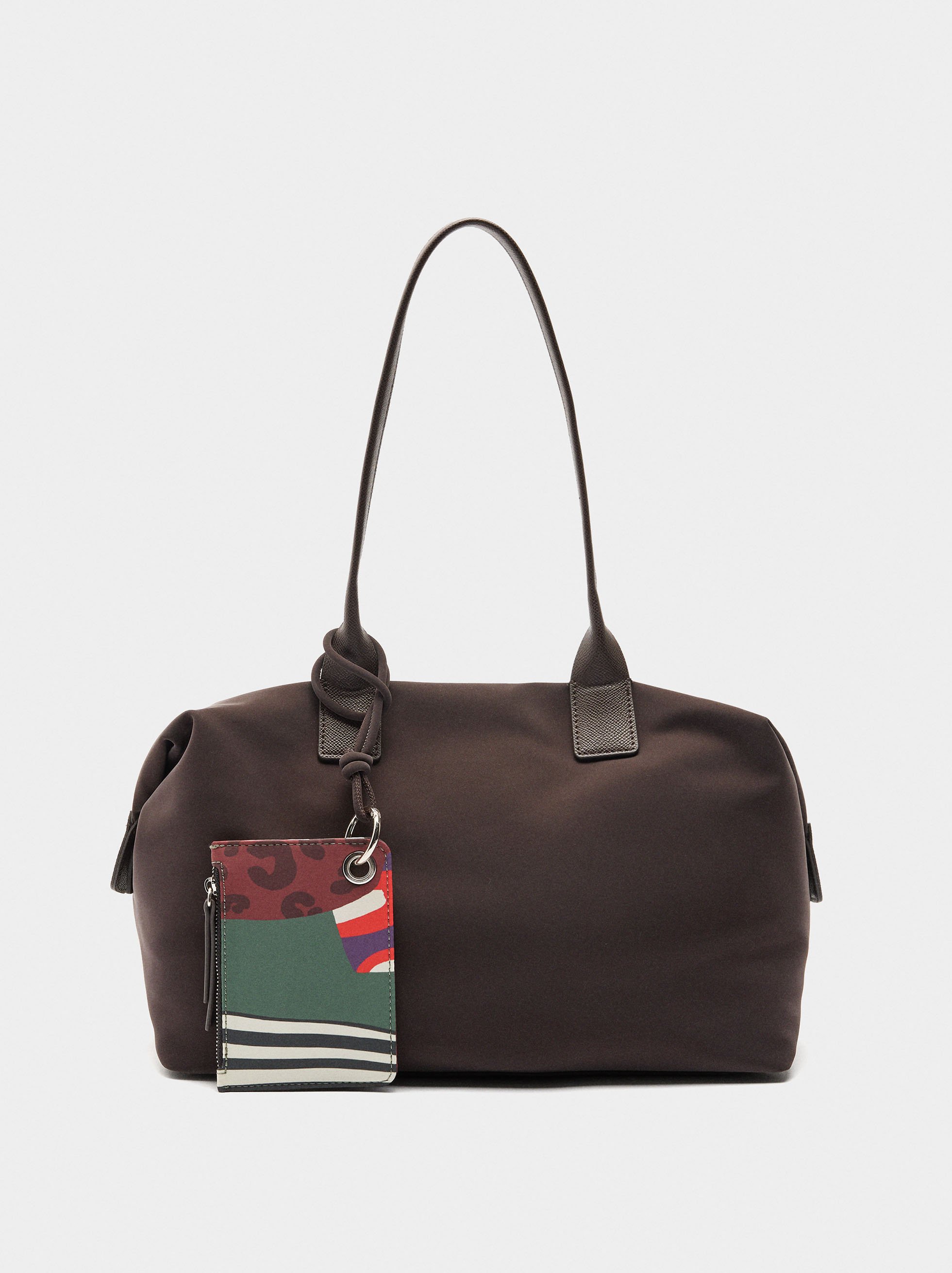 Borsa shopper in texture morbida con penduro