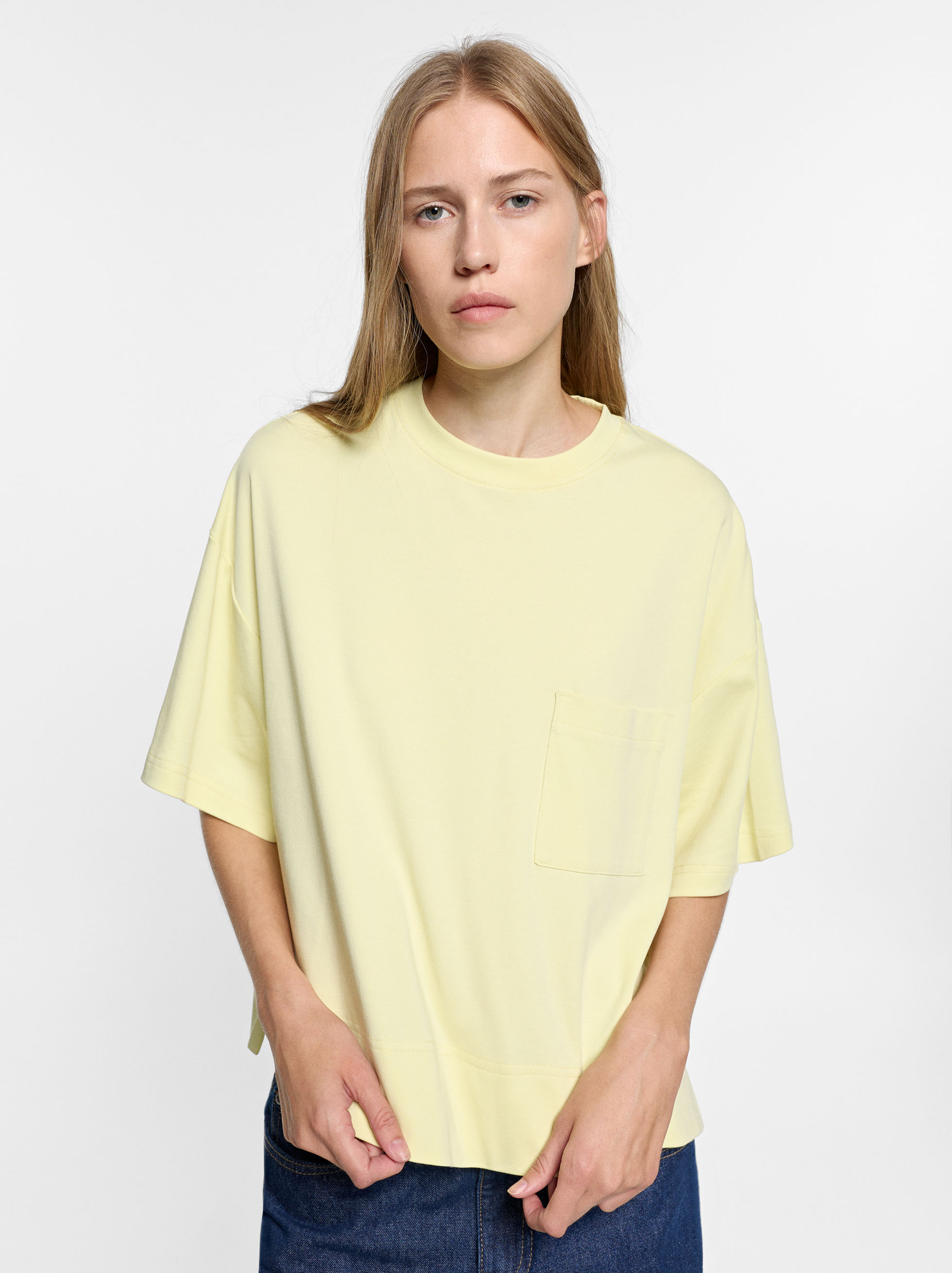 Camiseta lisa con bolsillo 100% algod&oacute;n image number 1.0