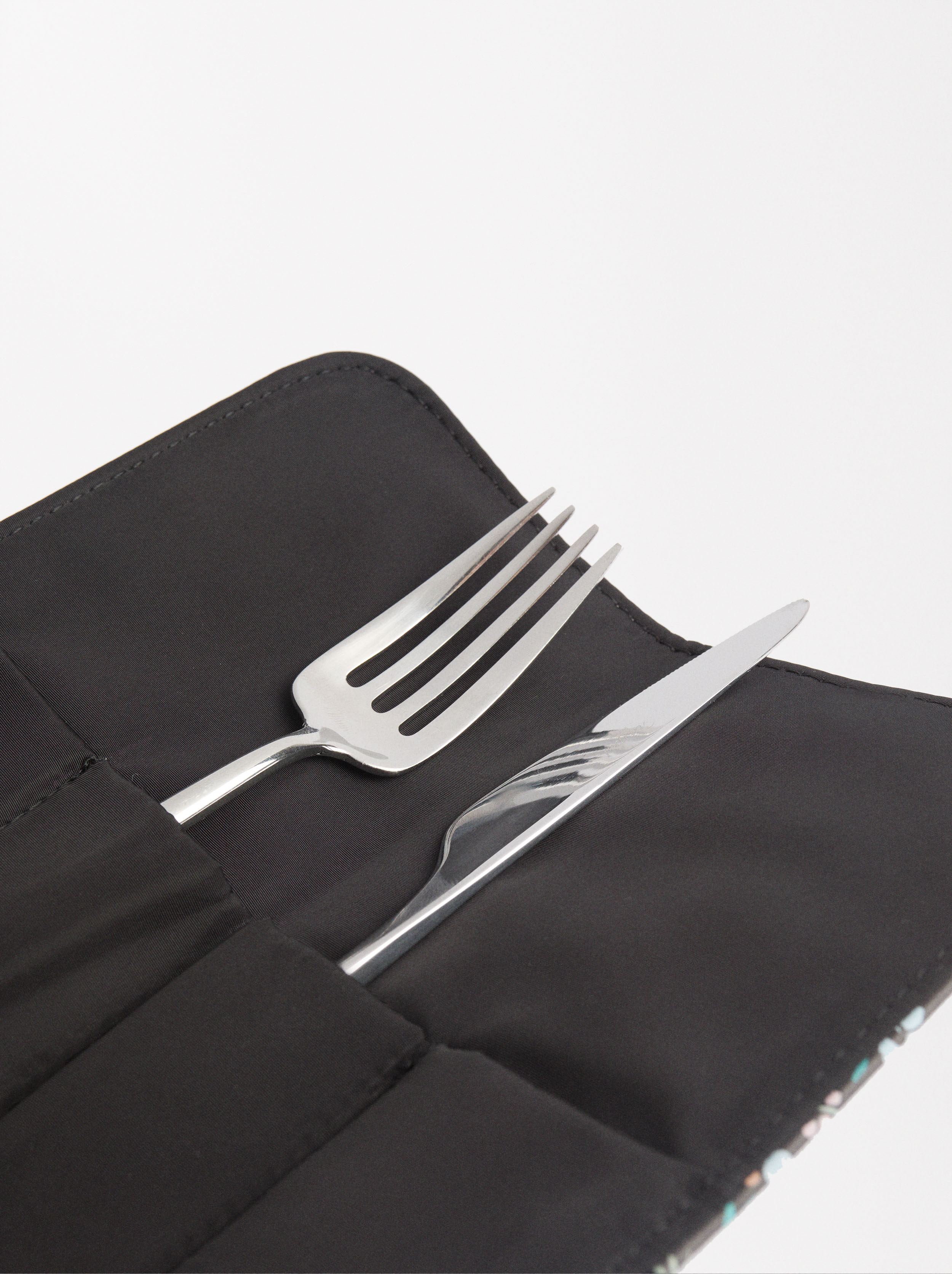 Printed nylon-effect cutlery case image number 3.0
