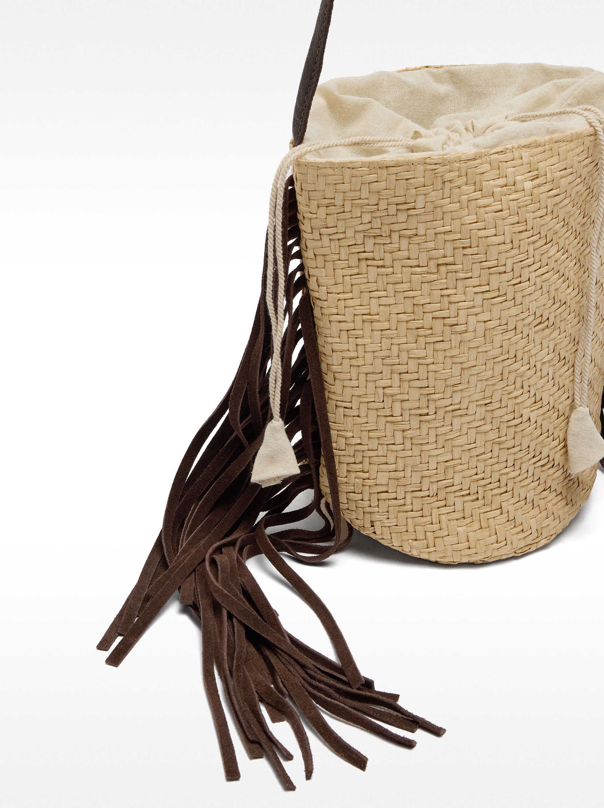 Mala bucket de rafia com franjas de pele image number 2.0
