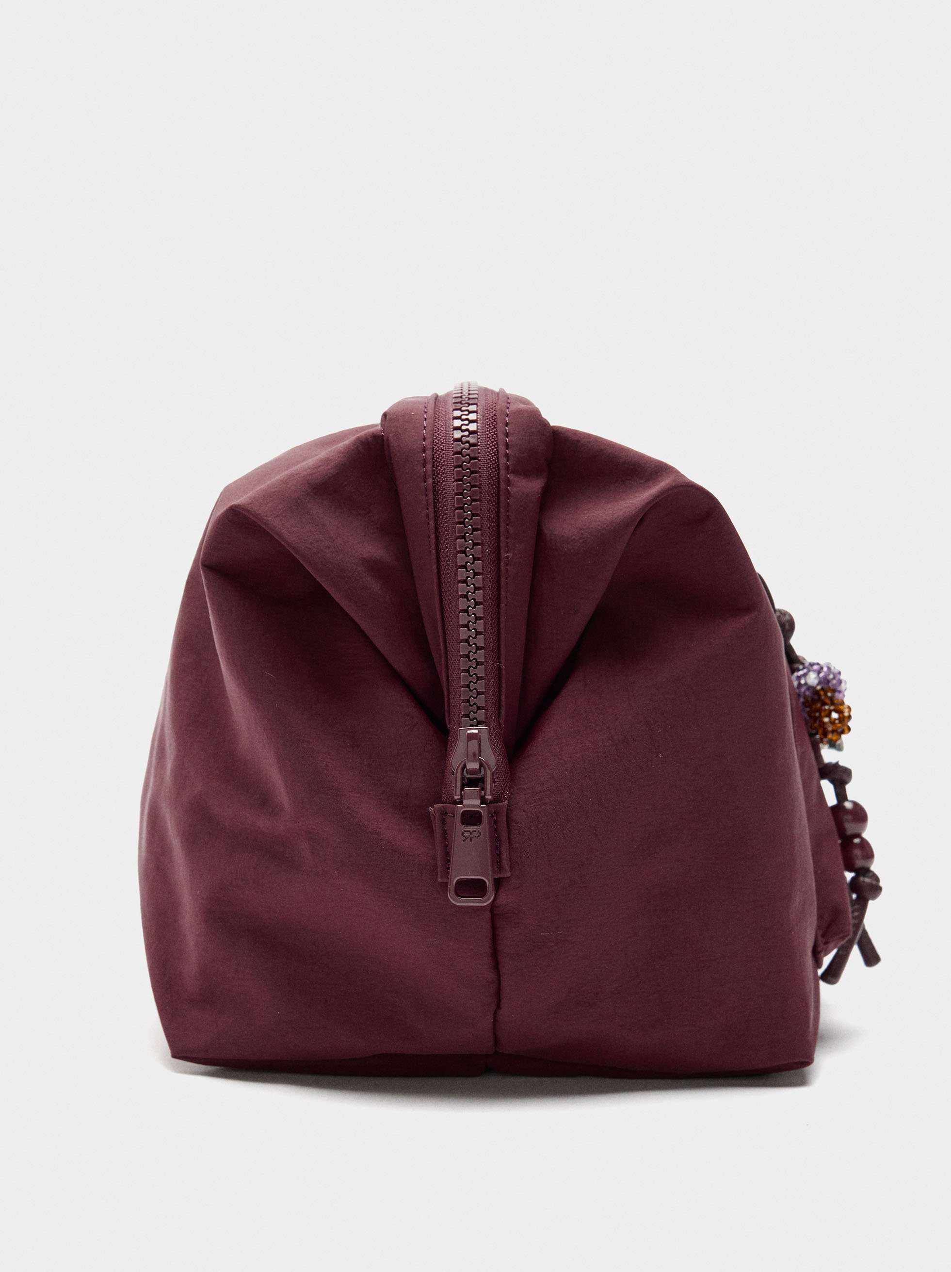 Plain nylon necessaire image number 1.0