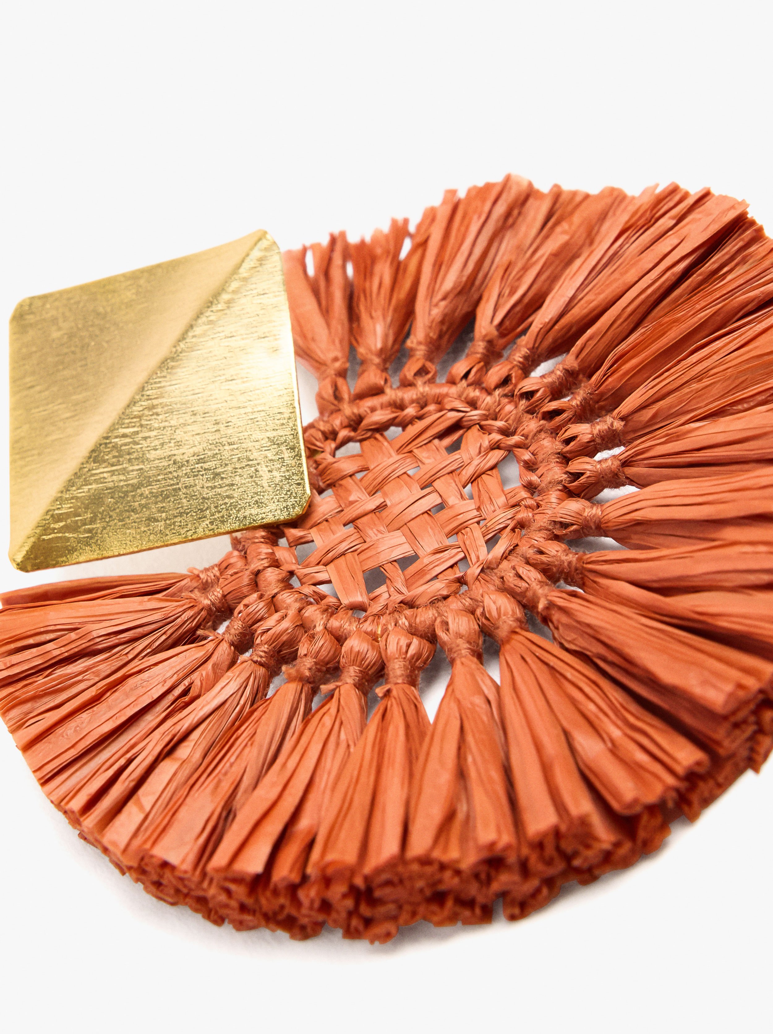 Pendientes maxi redondos con rafia image number 2.0