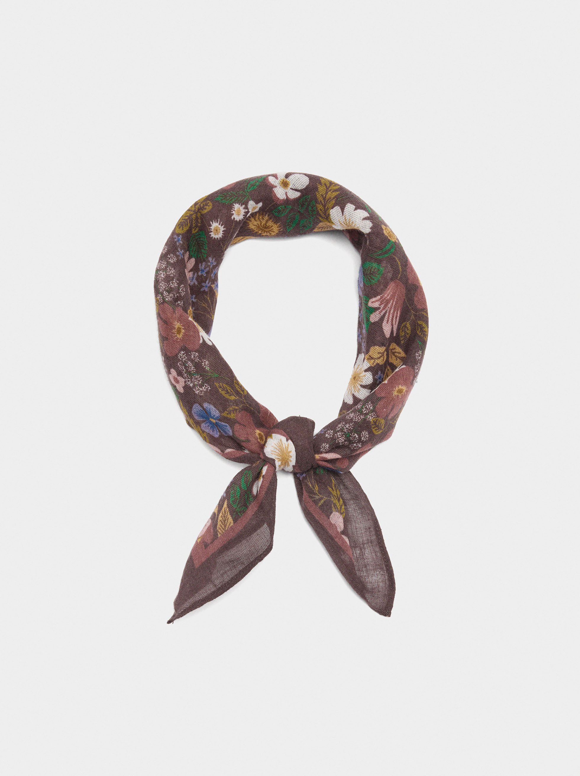 Pa&ntilde;uelo cuadrado estampado 100% algod&oacute;n image number 1.0