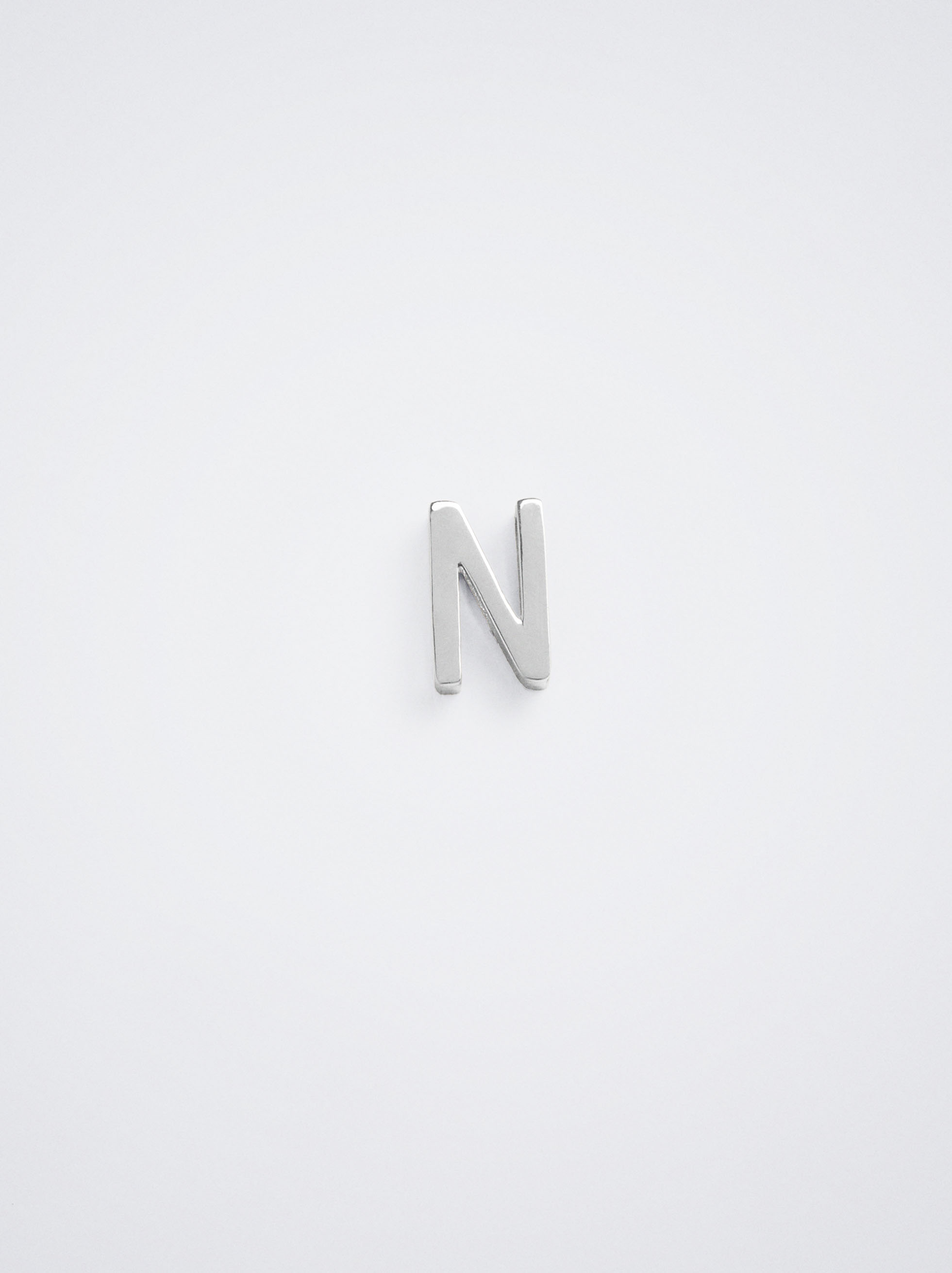 Charm de acero inoxidable letra A image number 0.0